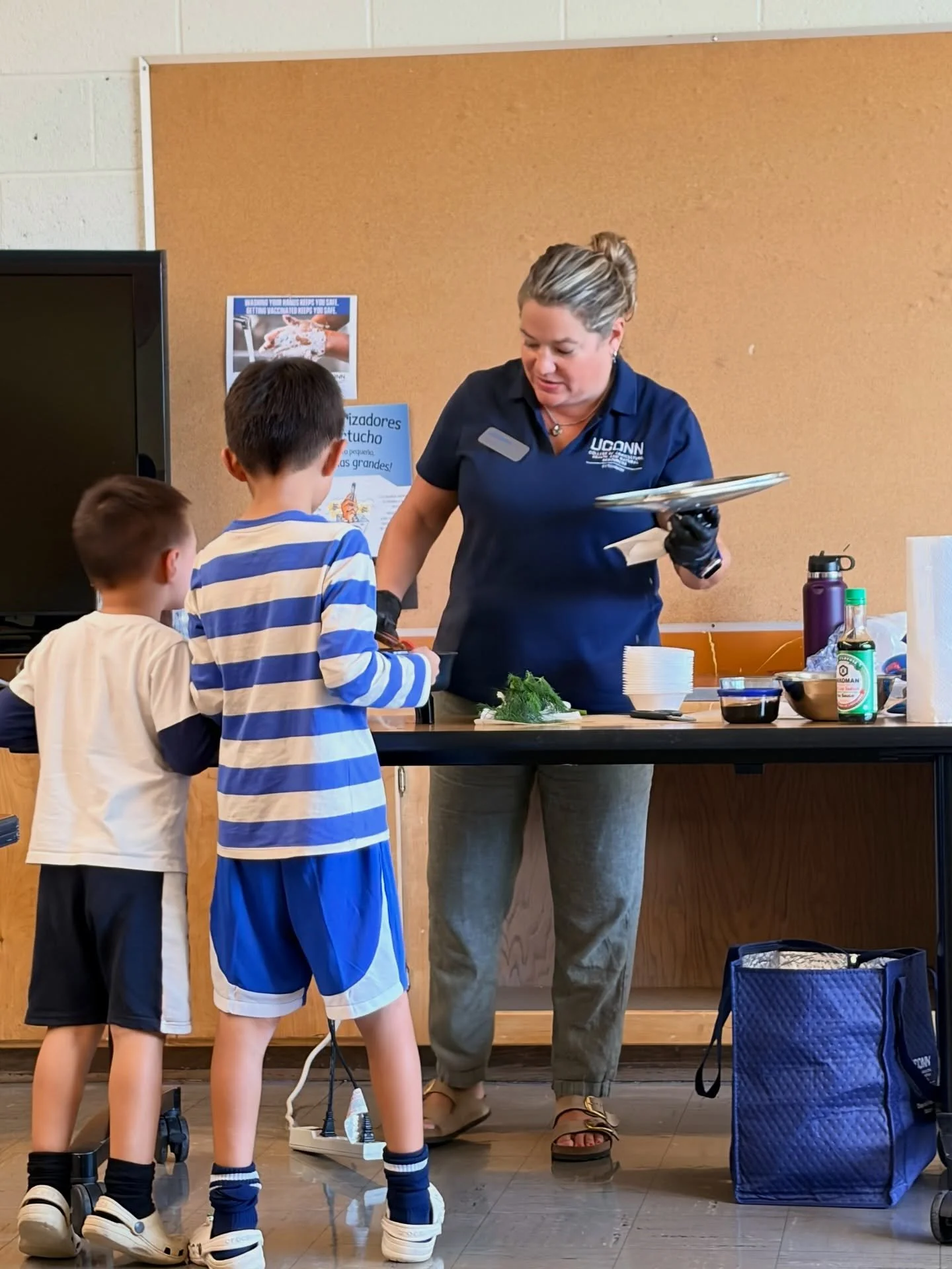 Kids, parents and grandparents were lucky enough to travel the world with Ms. Erica today from @uconn 🗺️ We tried chicken lo mein &amp; chicken potstickers (China) and potato &amp; cheddar pierogis (Poland) with sour cream and fresh dill on the side