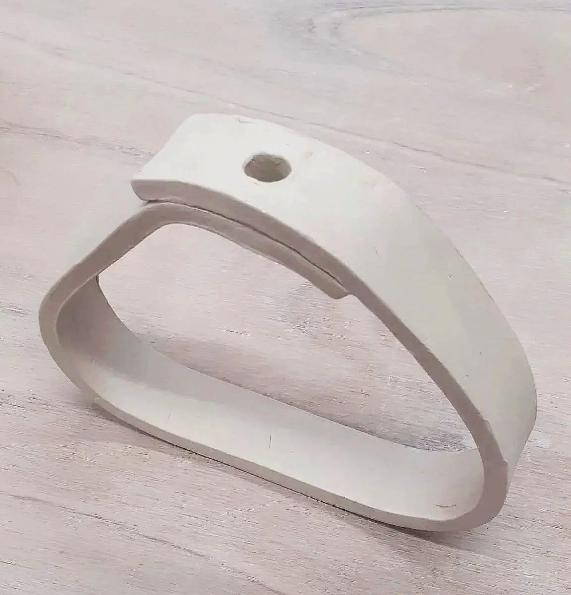 Vase épuré en céramique blanche pour fleurs séchées