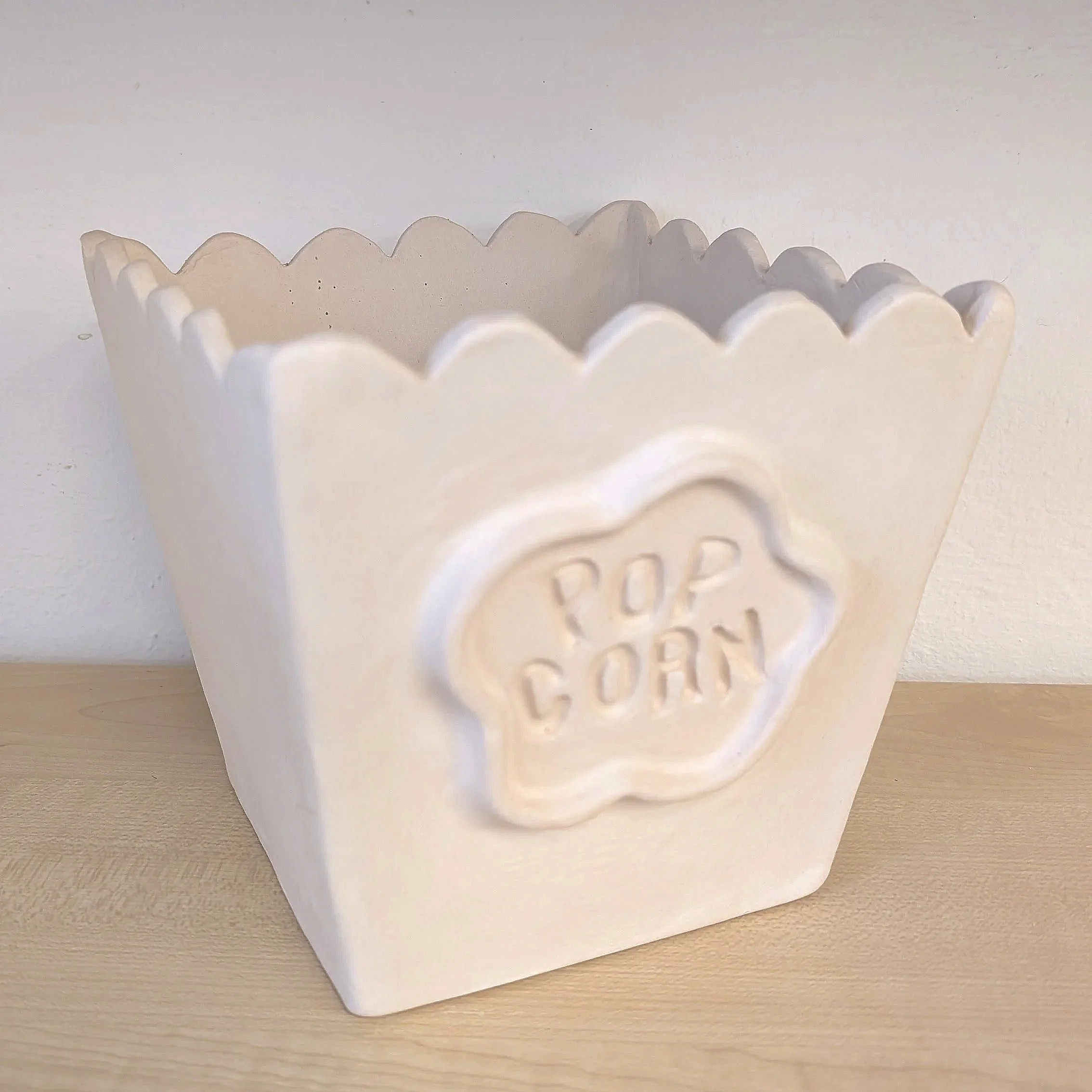Pot à popcorn réalisé en céramique blanche