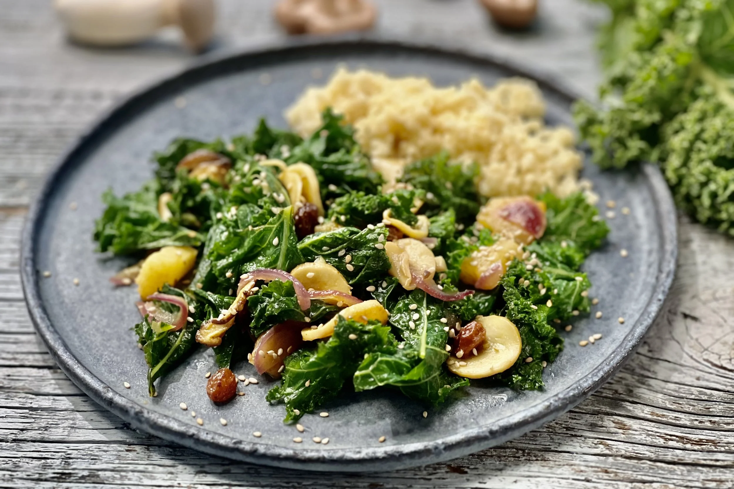 Grünkohl Schärfe durch Ingwer und Chilli, Leichtigkeit mit Pilzen und Ananas