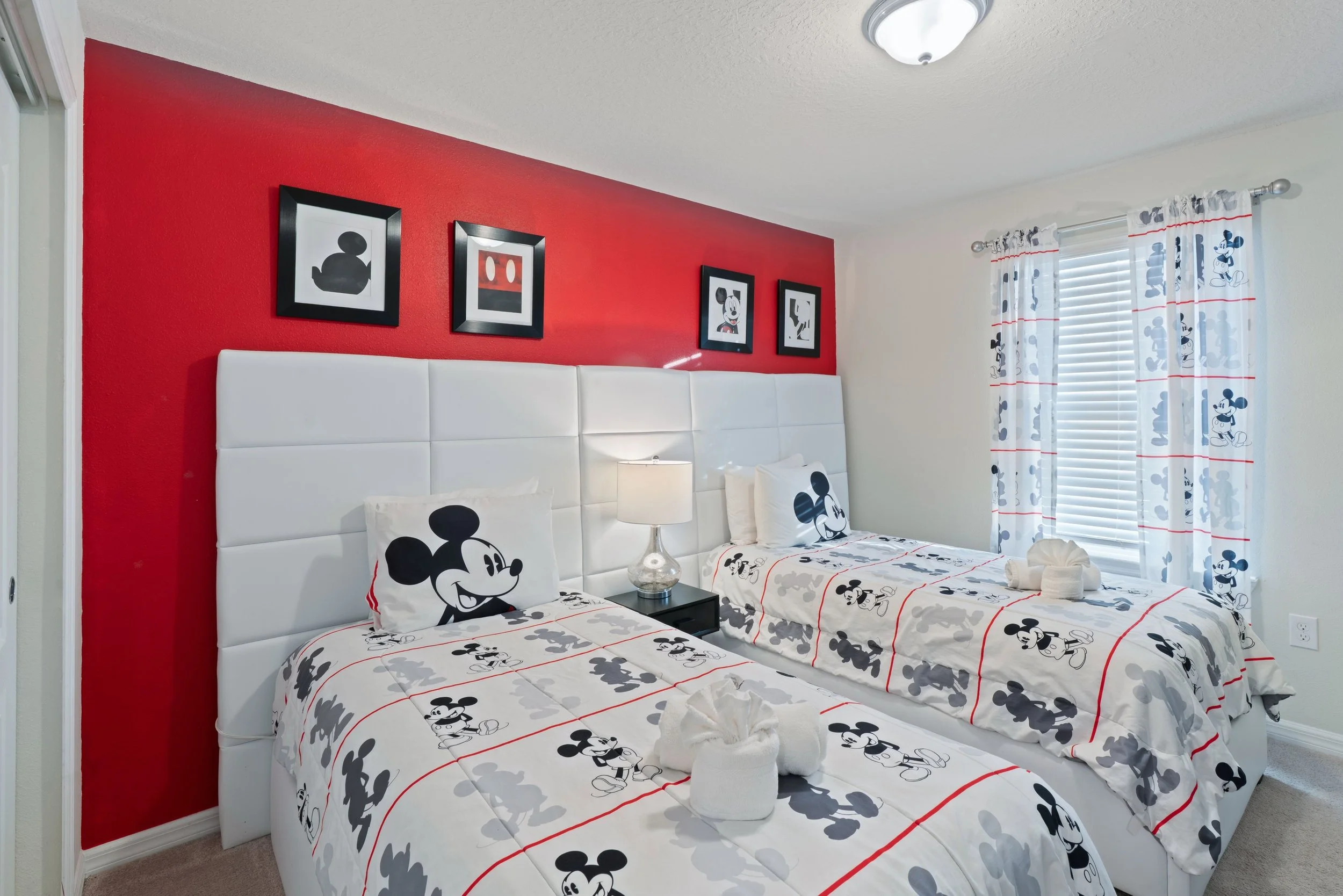 mickey_br_1-AR031Pl48Js7bzME.jpg