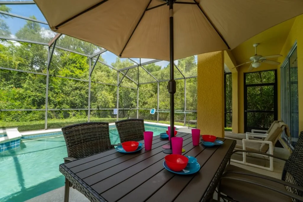 Pool dining area.jpg