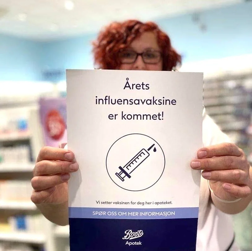Enda ikke tatt influensavaksinen? 🤧
Kom innom Boots Apotek Ladetorget – vi hjelper deg!
Slik gjør du:
	1.Book time på boots.no eller kom på drop-in.
	2 Møt opp – farmasøyten rekvirerer vaksinen til deg
3