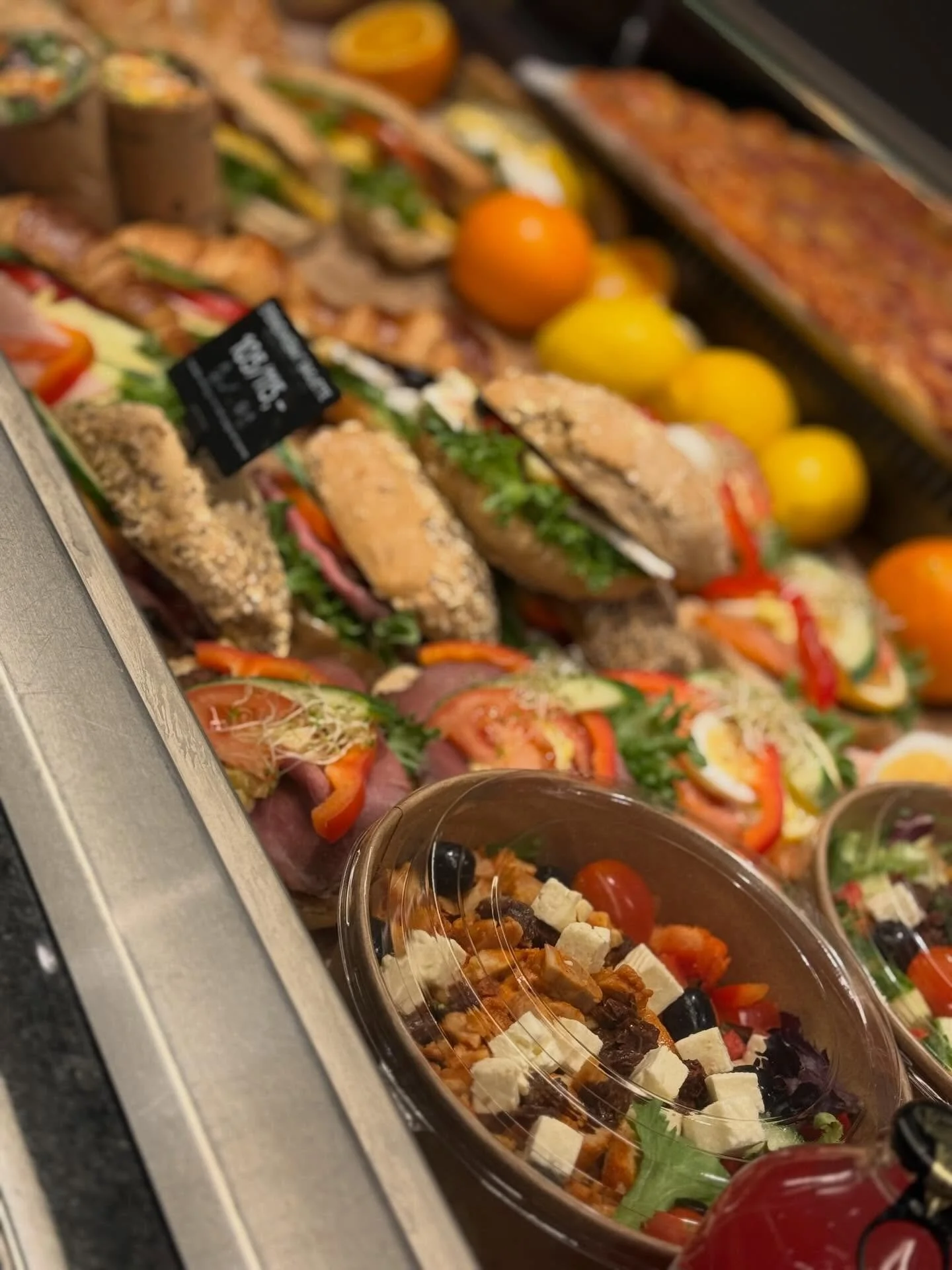 S&oslash;ndag og tid for kos 🤩
Vi har selvf&oslash;lgelig s&oslash;ndags&aring;pent, og hos @rosenborgbakeri.ladetorget kan du sikre deg masse fristende godbiter 🥐☕️ Velkommen innom!