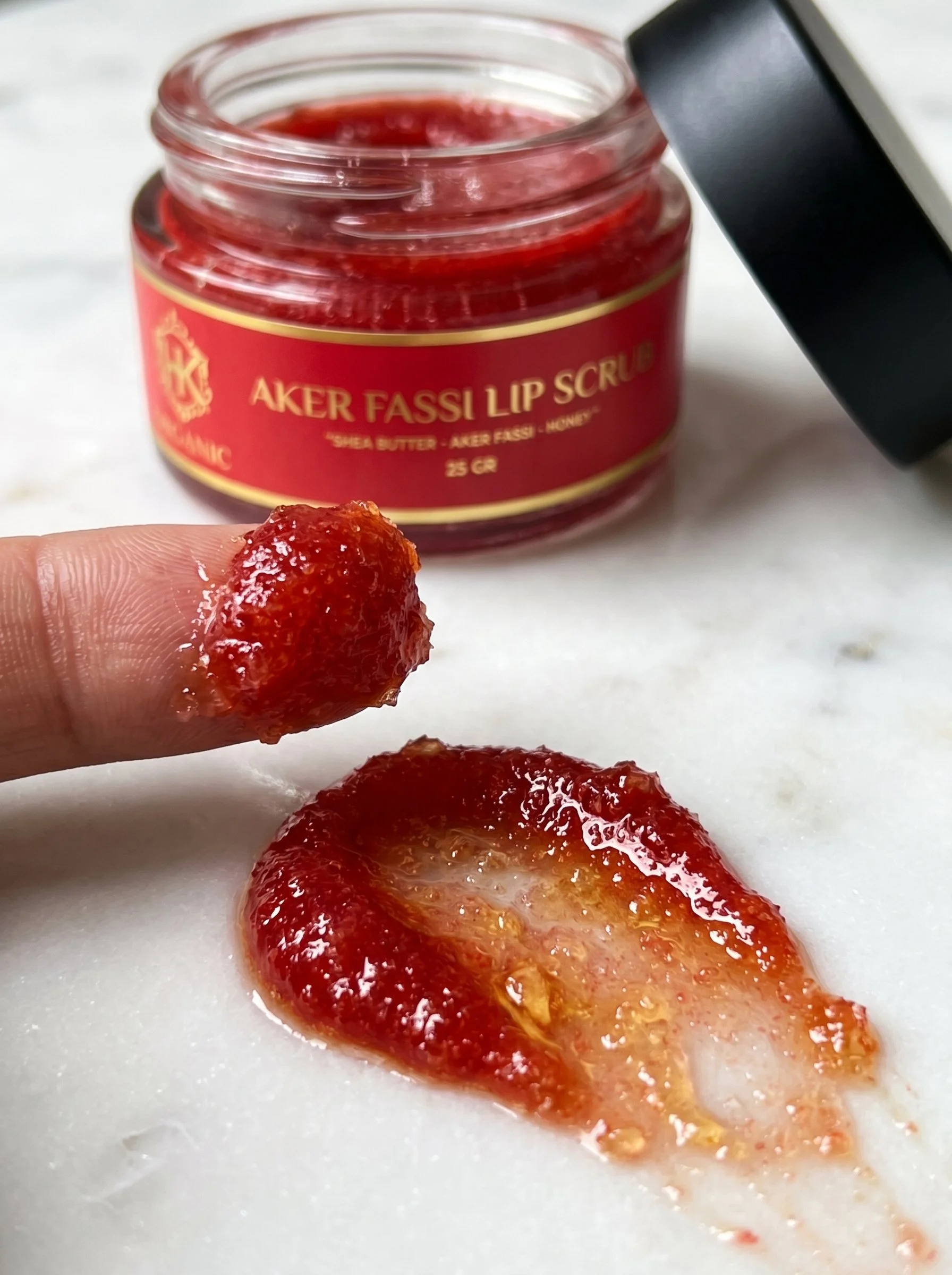 AKKER FASSI LIP SCRUB (7).jpeg