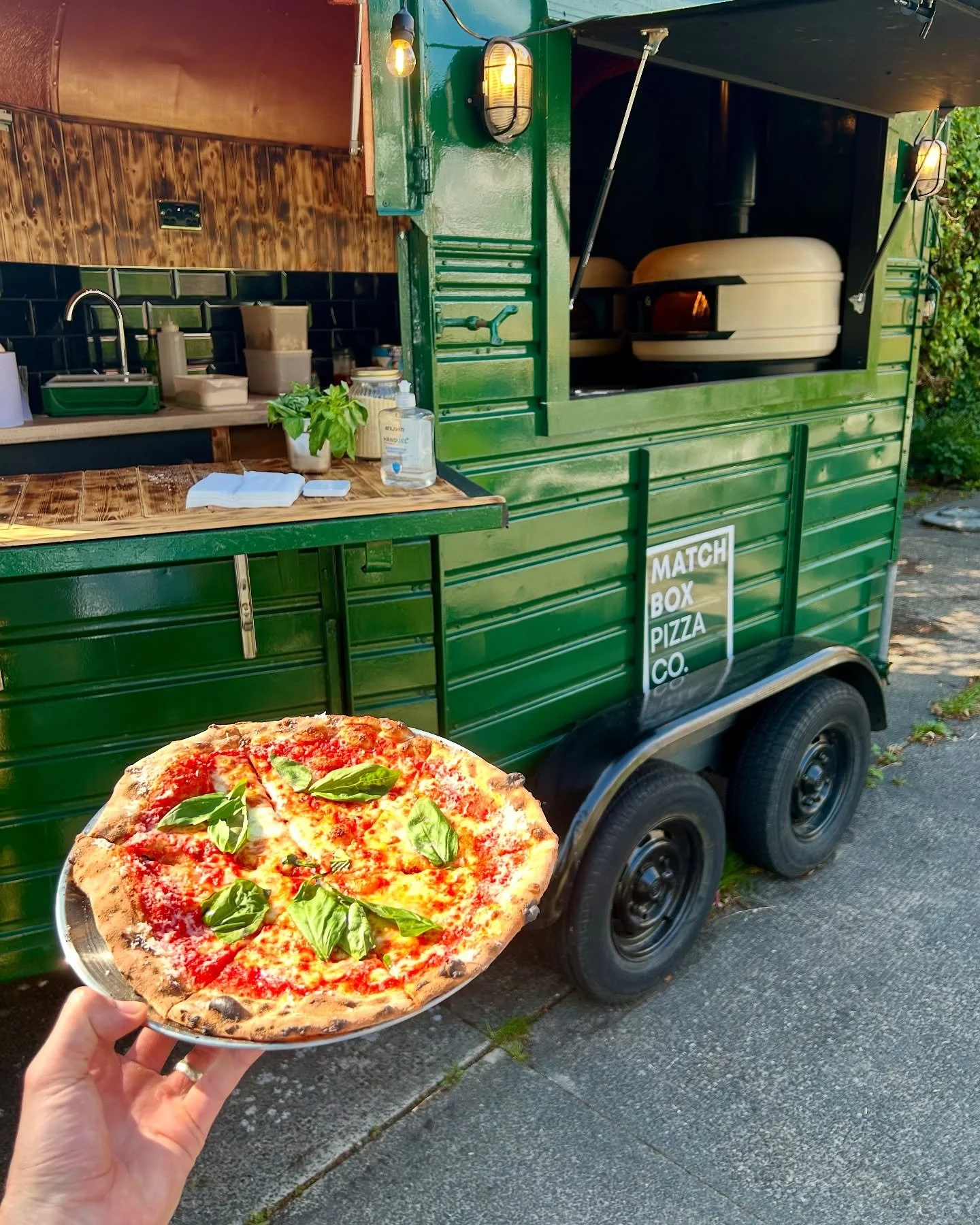 Pizza on the go go 💨 💨 

Our fully equipped converted horse box is the perfect addition to your next event, however big or small. An authentic Neapolitan recipe meets bold New York style flavours, served up hot and fresh. To enquire drop us a dm or