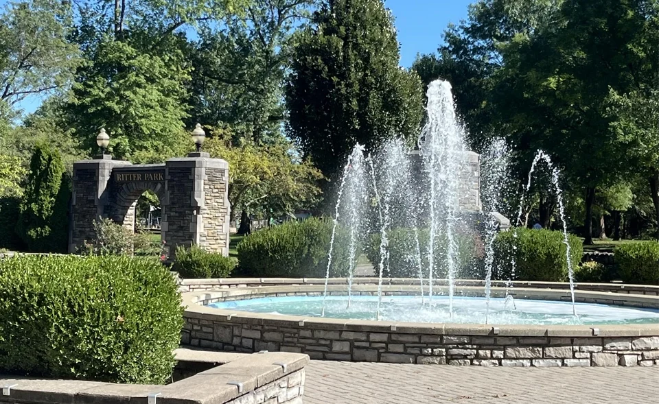 the fountain at Ritter Park on a summer day