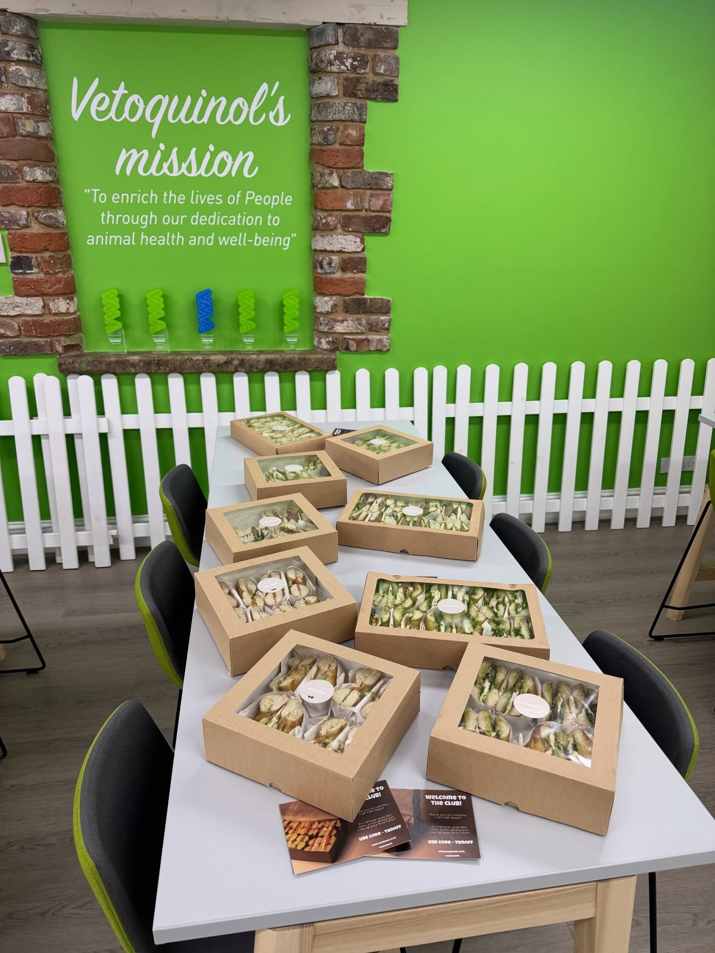 It was our pleasure to cater for @vetoquinol_uk and David Williams IFA this week 🥯 

Supplying 70 bagels for their meetings and conferences 🏢 

We hope to deliver more boxes in the future! 📦