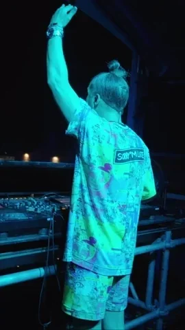 DJ La Fuente draaiend op Stereo Sunday Festival.webp