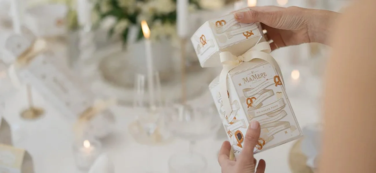 These cracker-style boxes are filled with a mix of delicious salted caramel popcorn and crunchy pretzels, all drizzled with luxurious dollops of white and dark chocolate. It is absolutely heavenly.