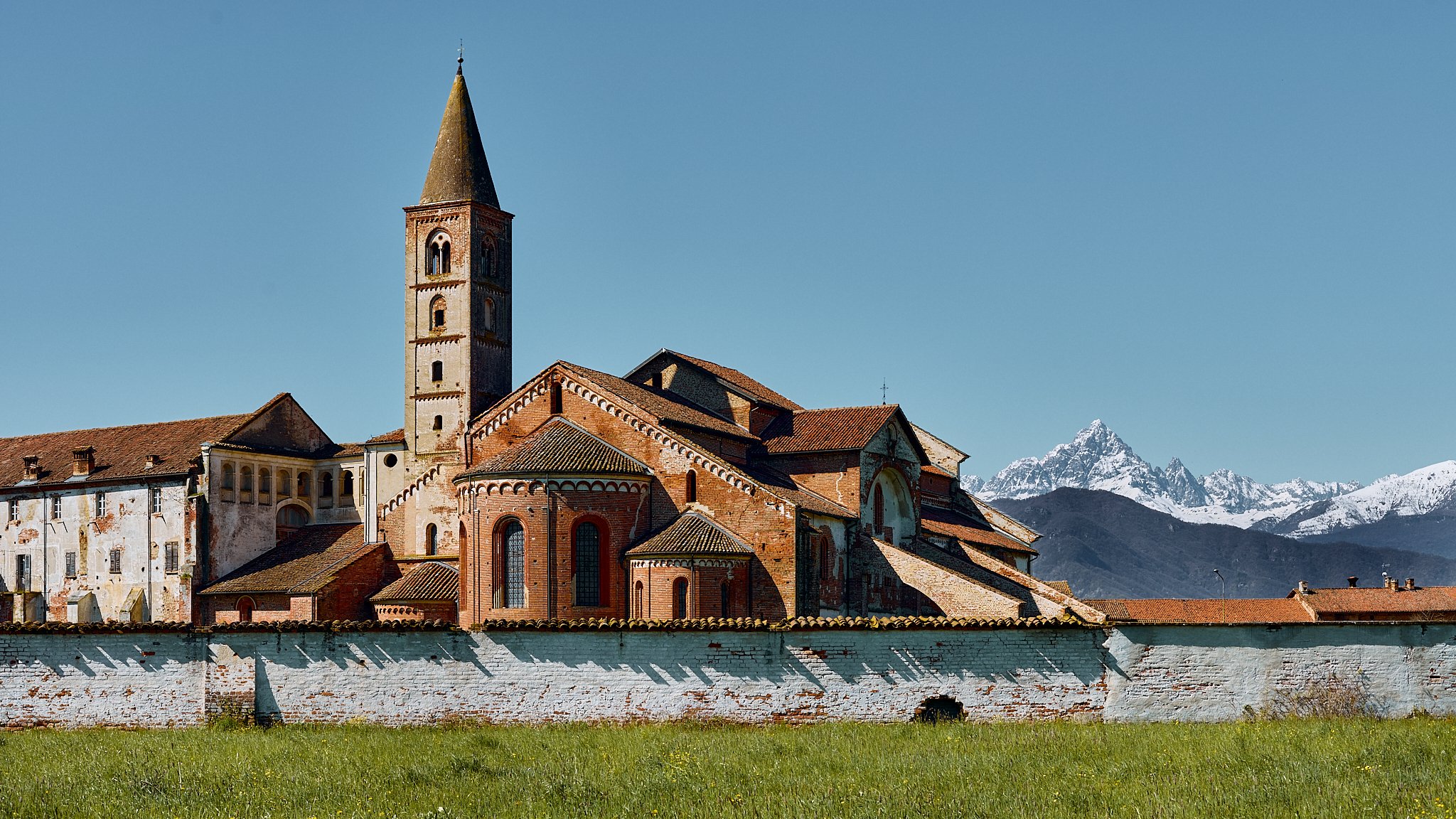 panorama abbazia di Staffarda Piemonte