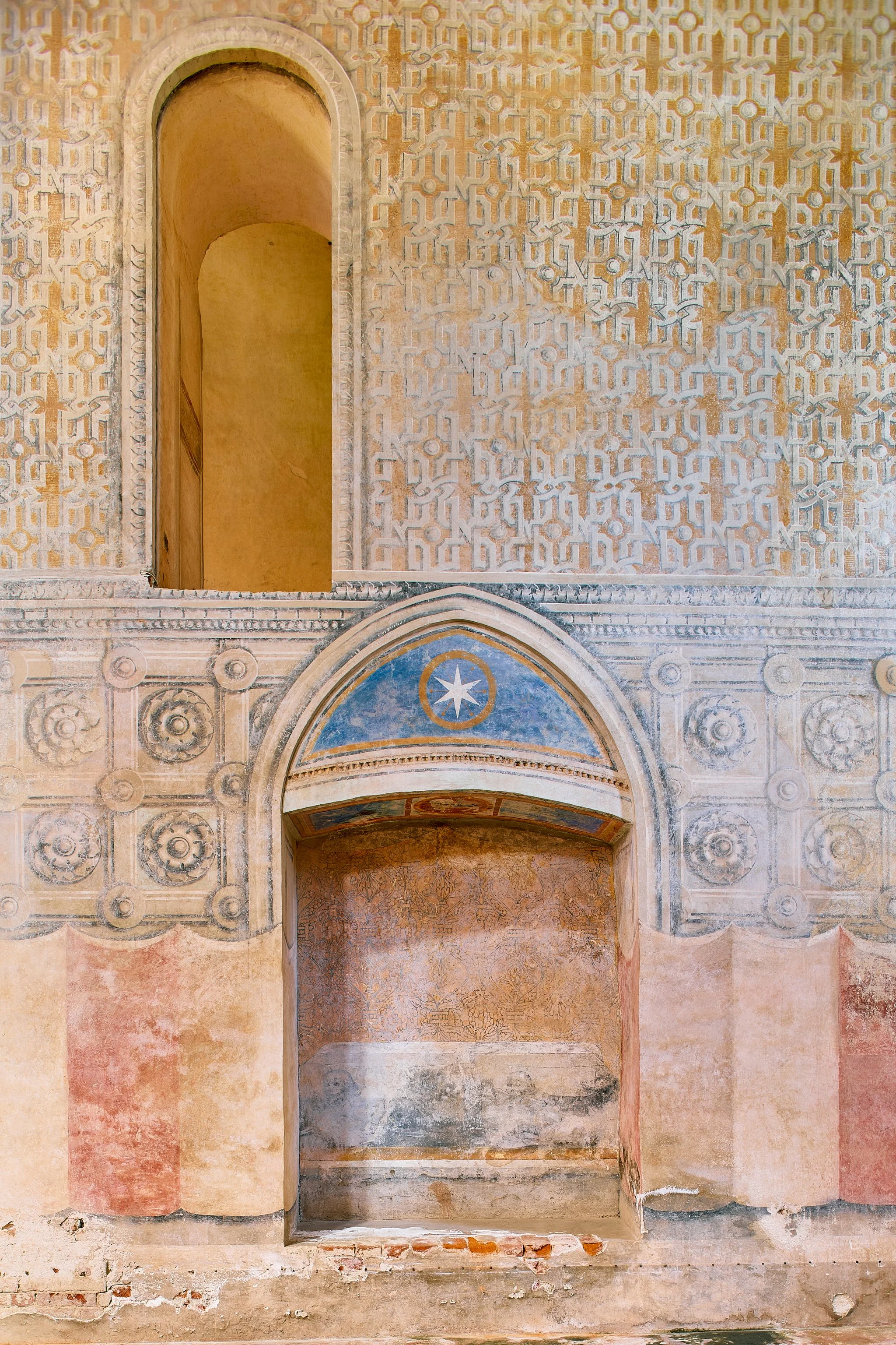 affreschi medievali Abbazia di Staffarda dettagli pittorici del XII secolo