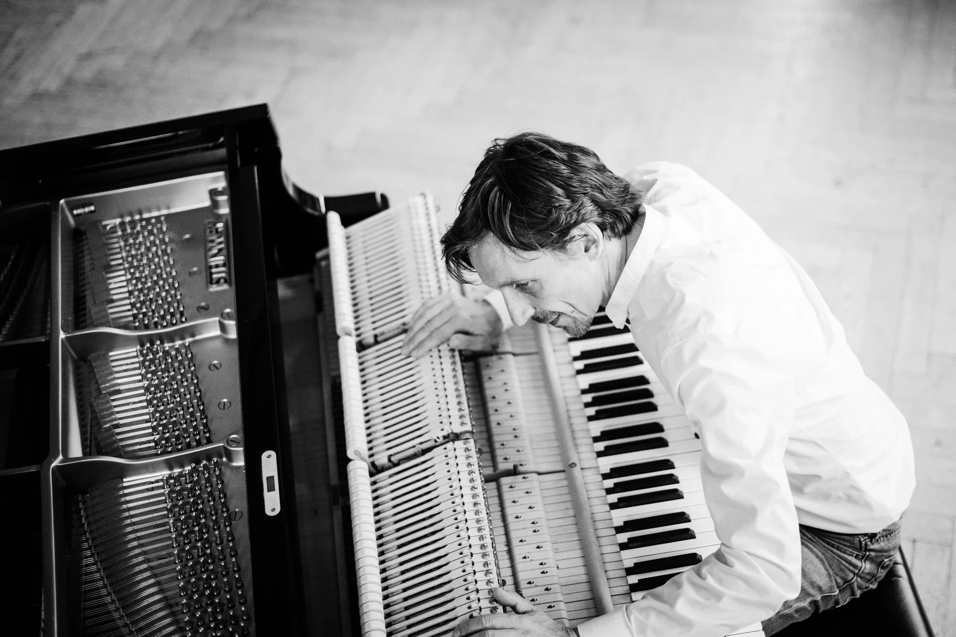 Klavierstimmer München bei der Klavierstimmung – präzise Handarbeit vom erfahrenen Klavierbauer in München