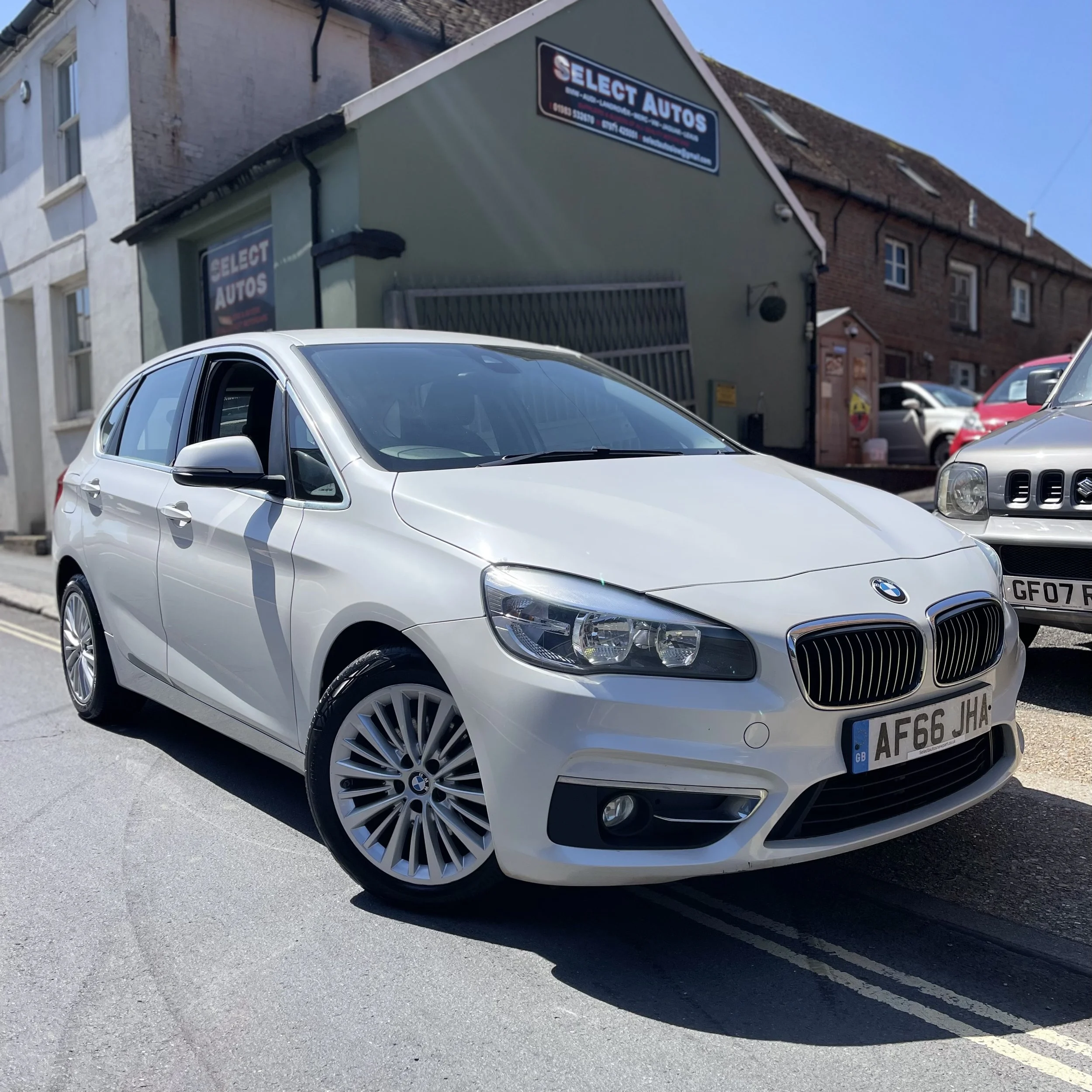 BMW 2 Series Active Tourer 216d Luxury 1.5 Diesel Automatic 5dr MPV finished in Pearlescent Alpine White 