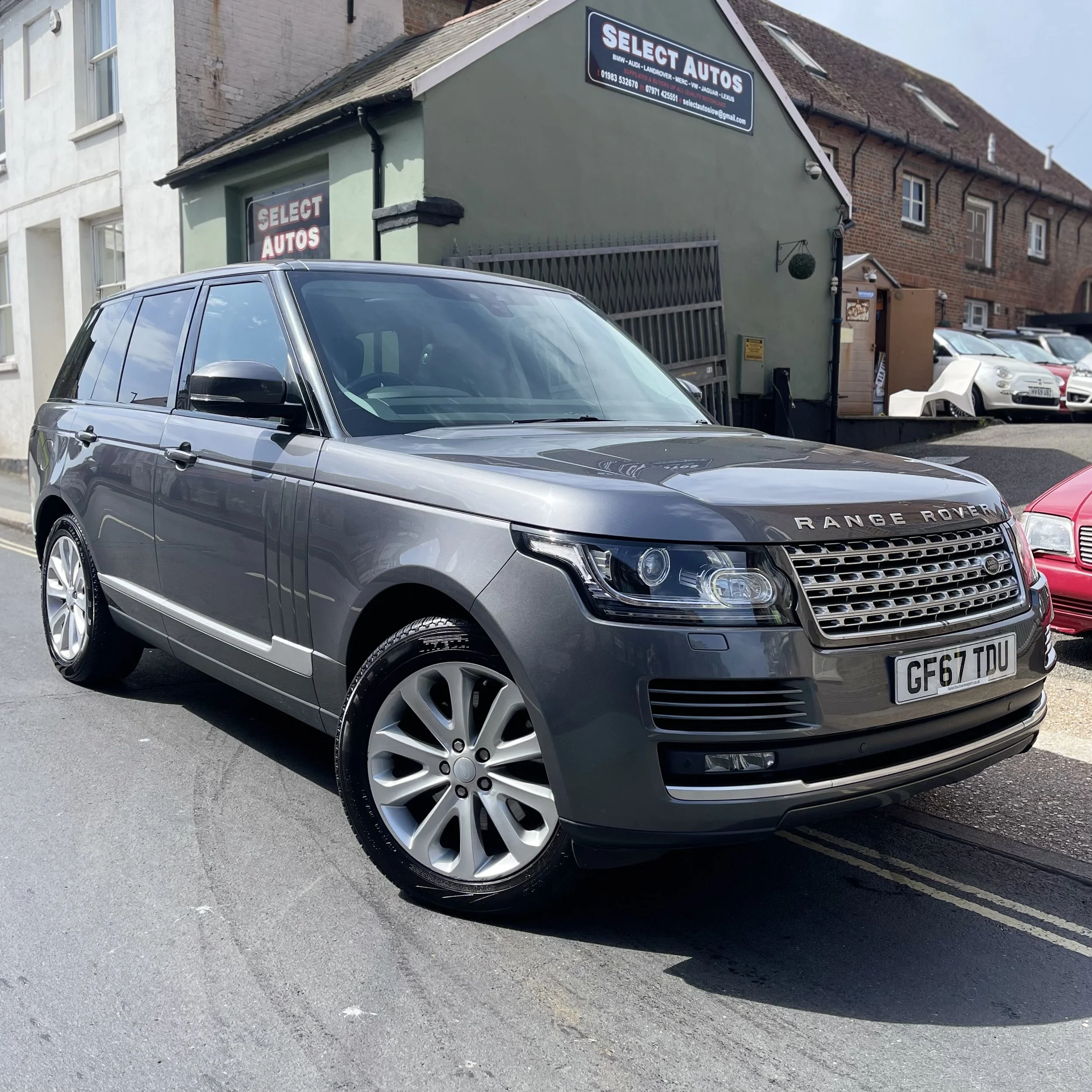 Range Rover Vogue SE 3.0l Diesel Automatic 5dr SUV Finished in Metallic Eiger Grey