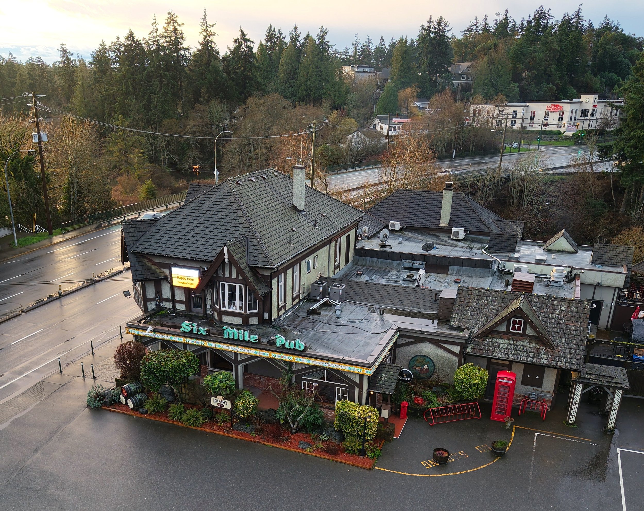 6 mile Pub 2.JPG