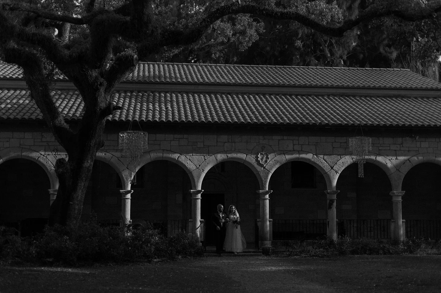 Monochromatic moments at the beautiful @spanishmonastery 
@stephanienicoleevents
