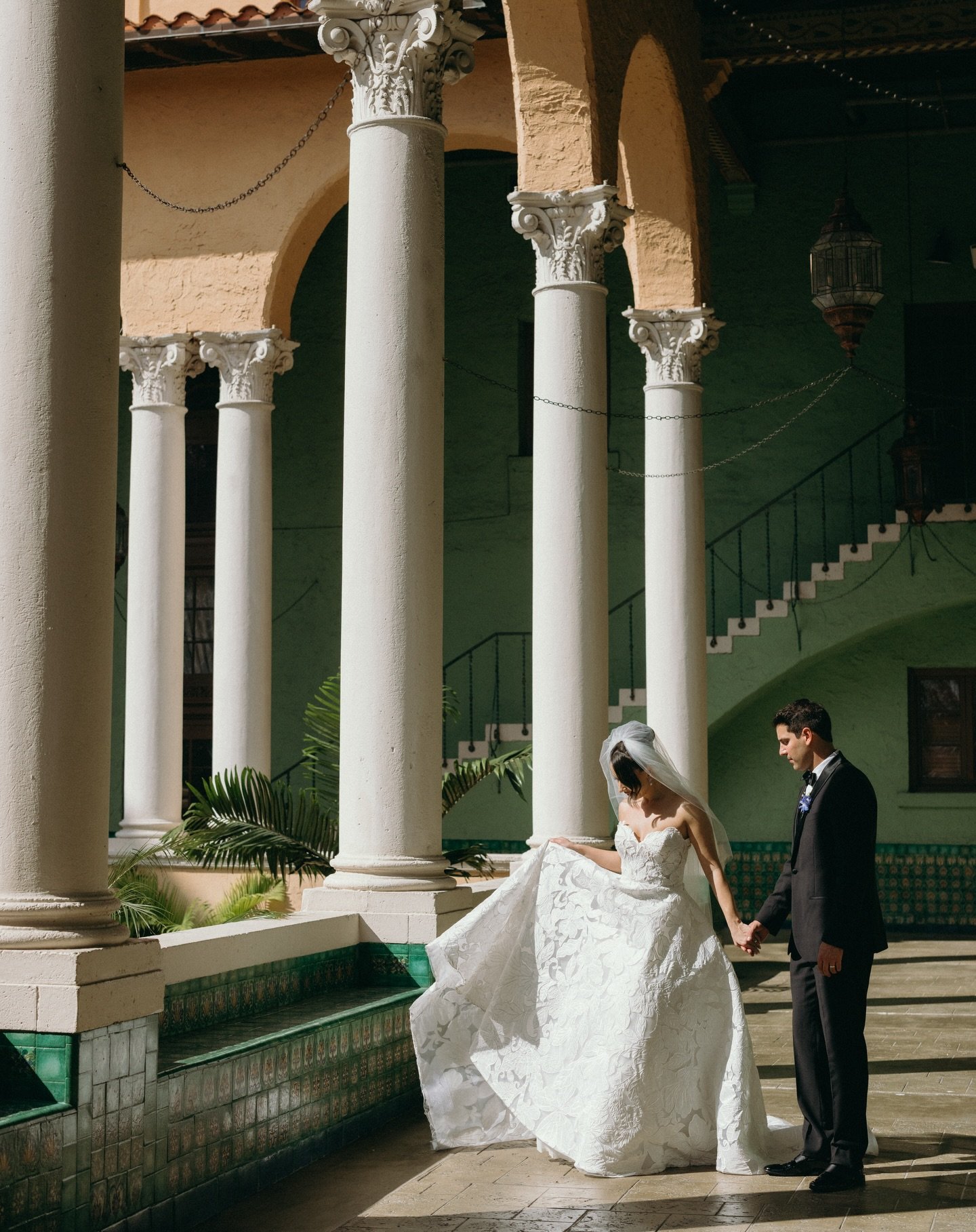 I love revisiting a gallery with fresh eyes and finding new favorites waiting there. The way the light settles into Alyssa&rsquo;s dress, the quiet in between moments, and the wind catching her veil just long enough to feel like magic. 

@ohanaevents