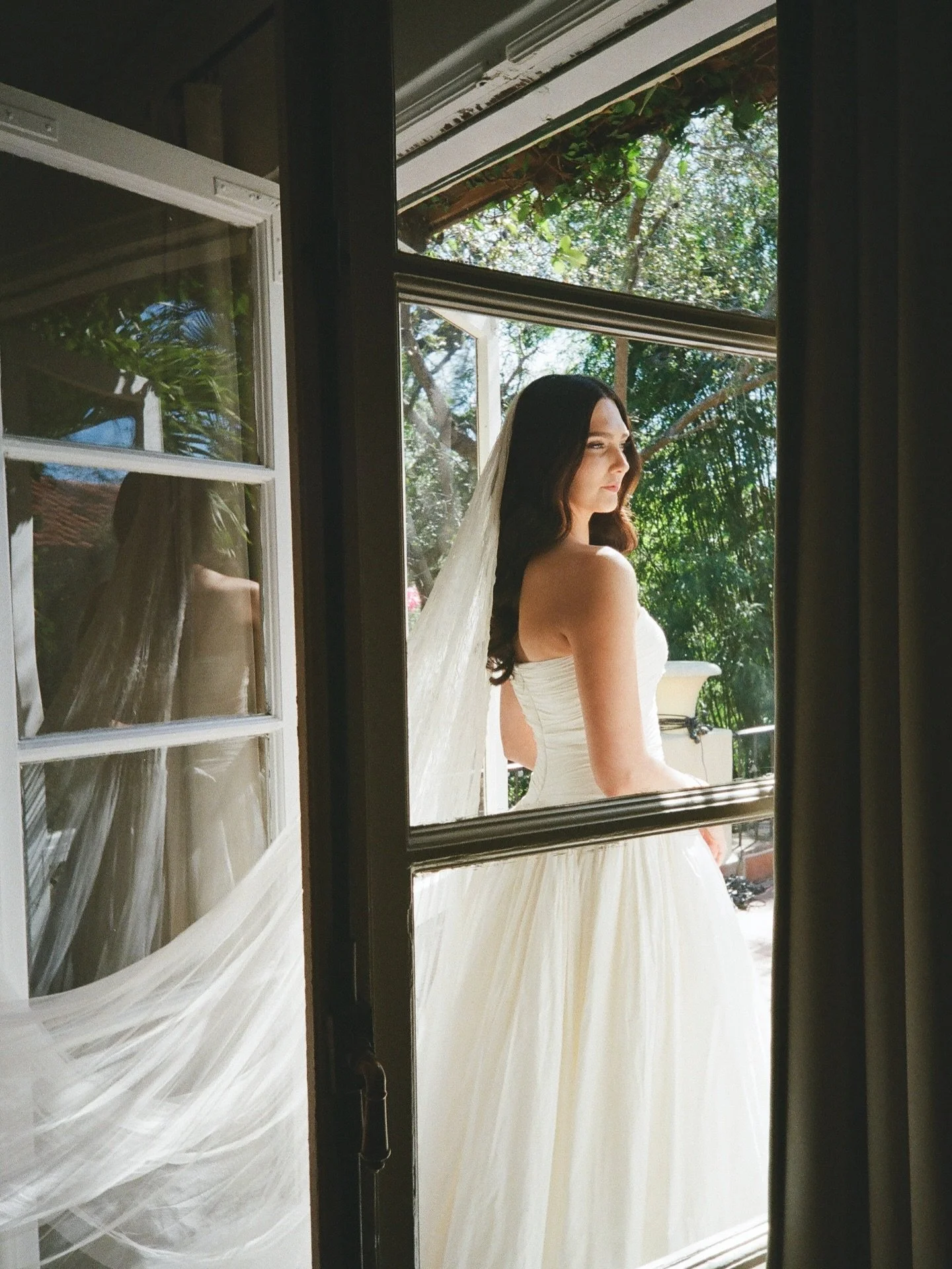 Foster on film 🎞️ 

@kellyaltierweddings 
@salomielll 
@villa_woodbine 
@daniellefrankelstudio 
@socialbridescollective