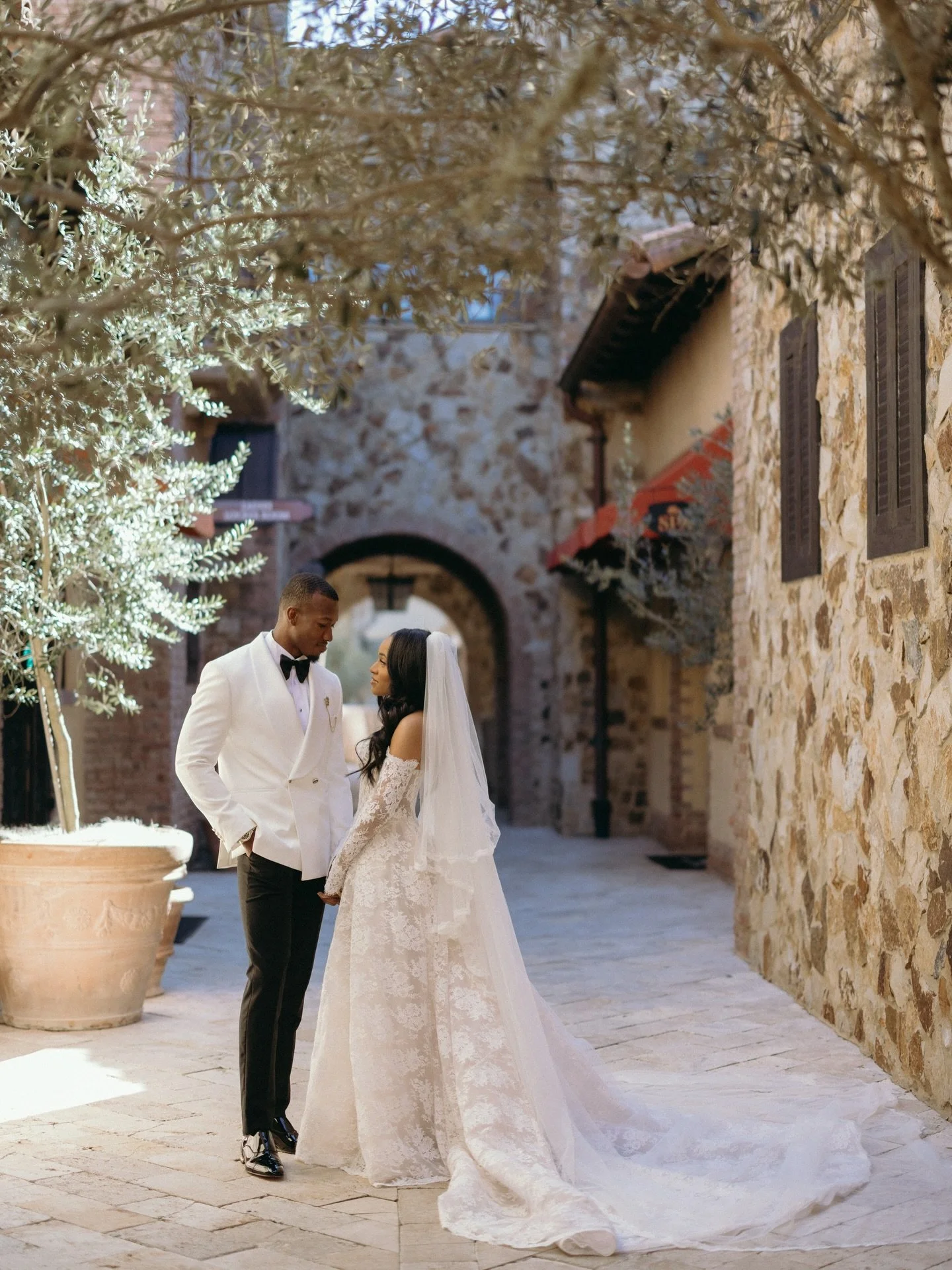 A setting that feels borrowed from Tuscany, @bellacollinaweddings offers a quiet kind of romance where light, texture, and architecture come together effortlessly. 

@mua_ttt_tia 
@meaghan.onsite 
@galialahav 
@bellacollinaclub