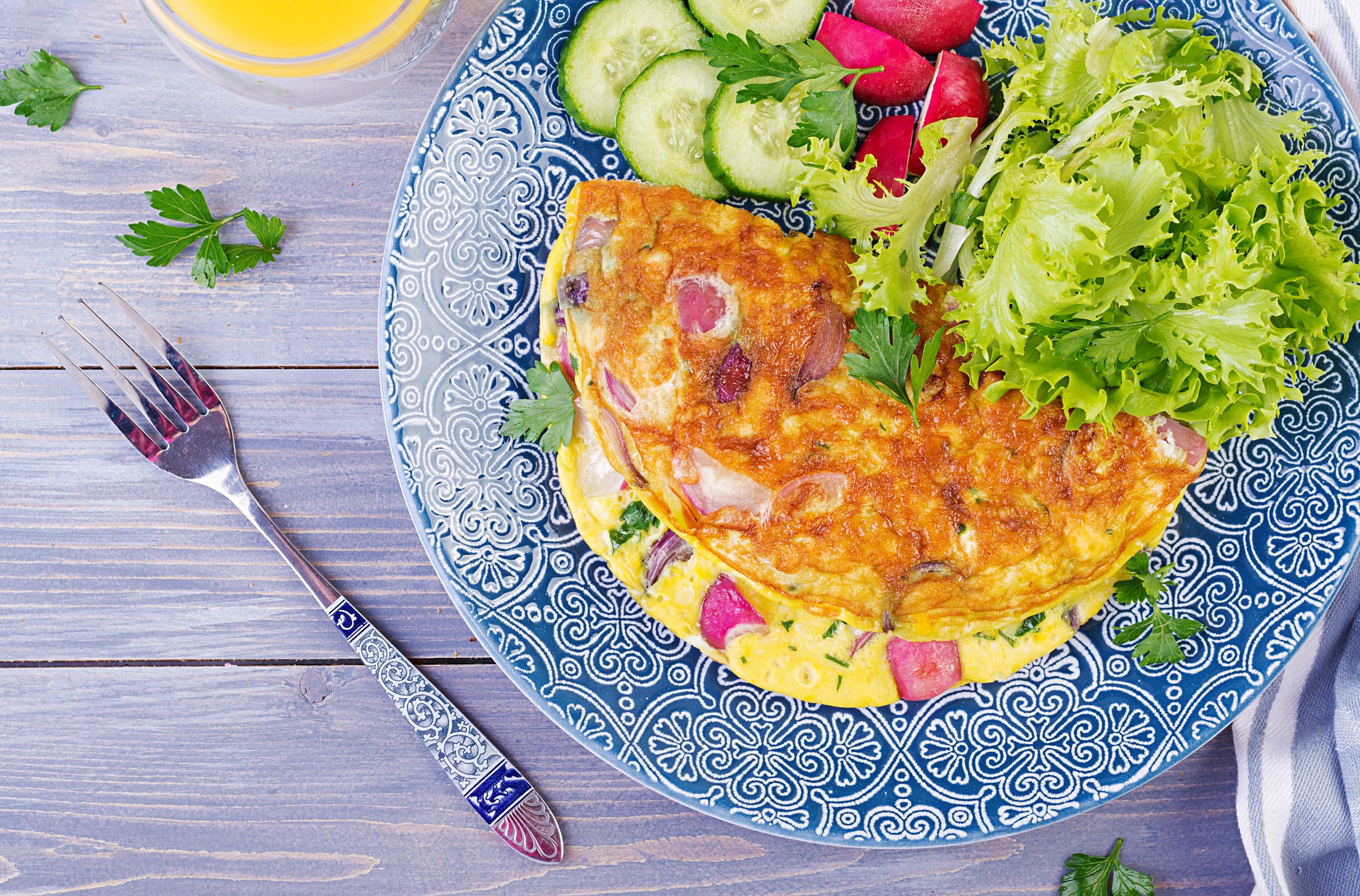Veggie Omelette With Greens 