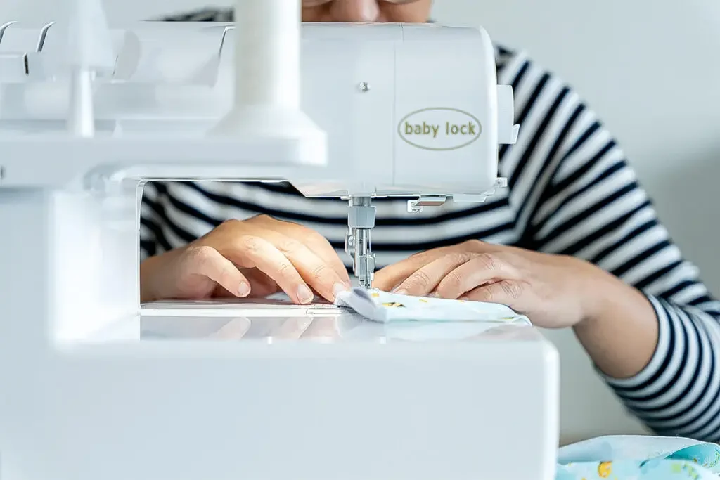 2024_babylock_naehmaschinen_allgemein_naehen-1024x683.webp