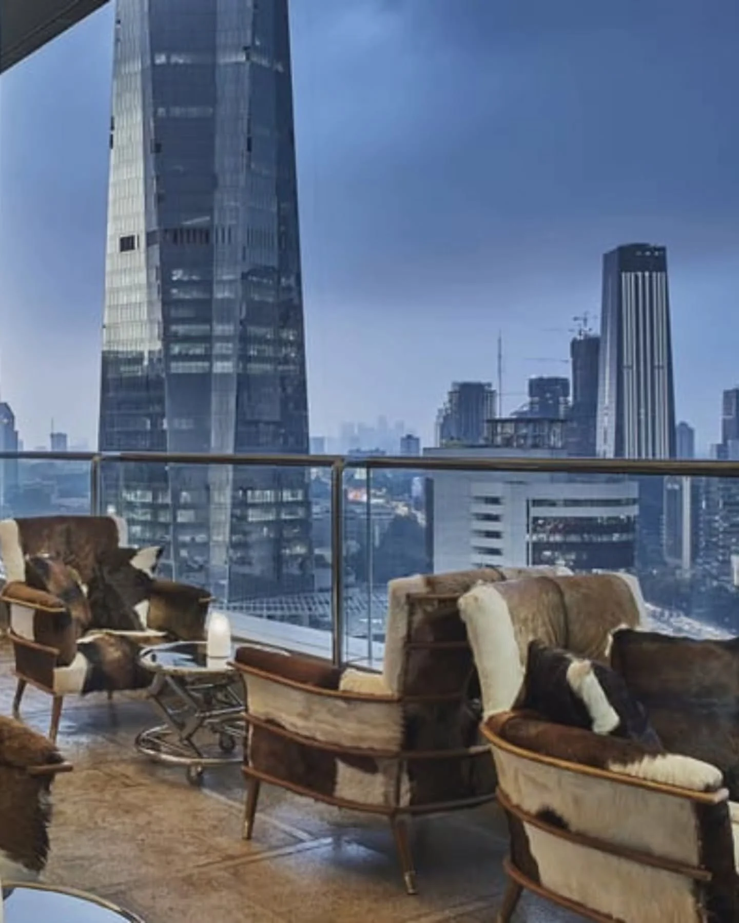 Jakarta nights, elevated &mdash; a skyline made for slow sips and unhurried conversations.

www.carpeasia.com

Your Journey, Elevated