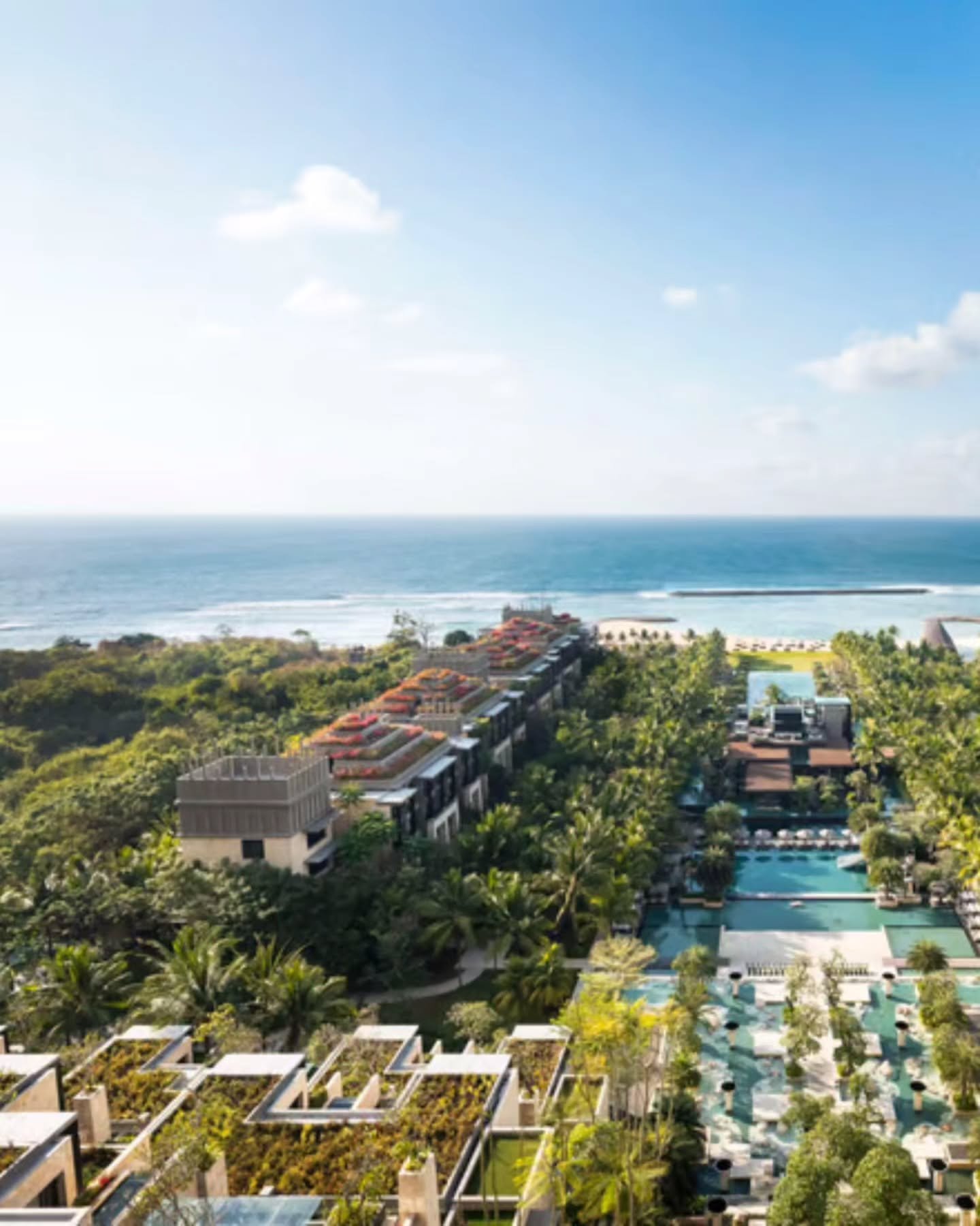 A tropical paradise from above. Sprawling greens and ocean blues as far as the eye can see. 

www.carpeasia.com

Your Journey, Elevated