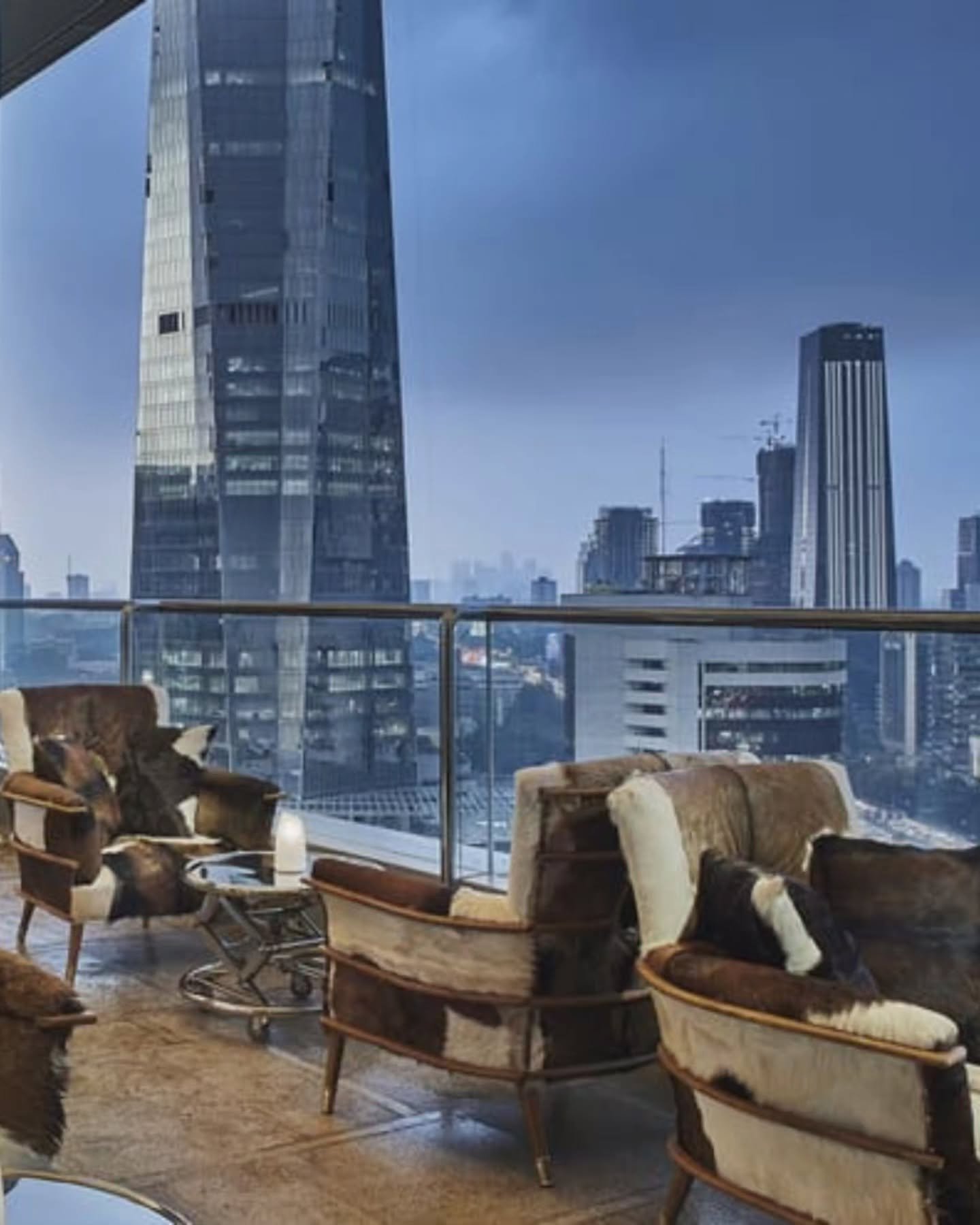 Jakarta nights, elevated &mdash; a skyline made for slow sips and unhurried conversations.

www.carpeasia.com

Your Journey, Elevated