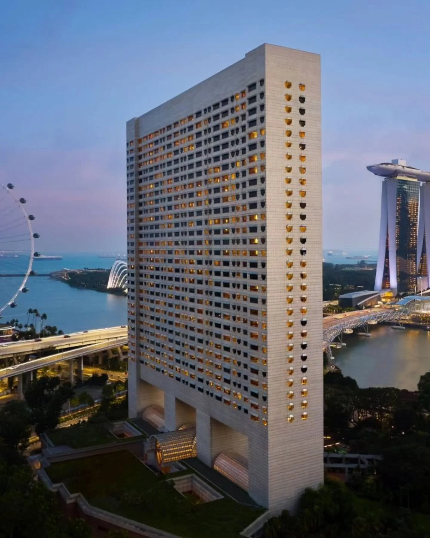 Signature Stay ✦ The Ritz-Carlton, Millenia Singapore

Where Marina Bay meets world-class luxury &mdash; Singapore's iconic waterfront sanctuary of art and elegance.

✨ Exclusive perks with Marriott STARS:

🎁 Personalized and customized amenity

🥐 