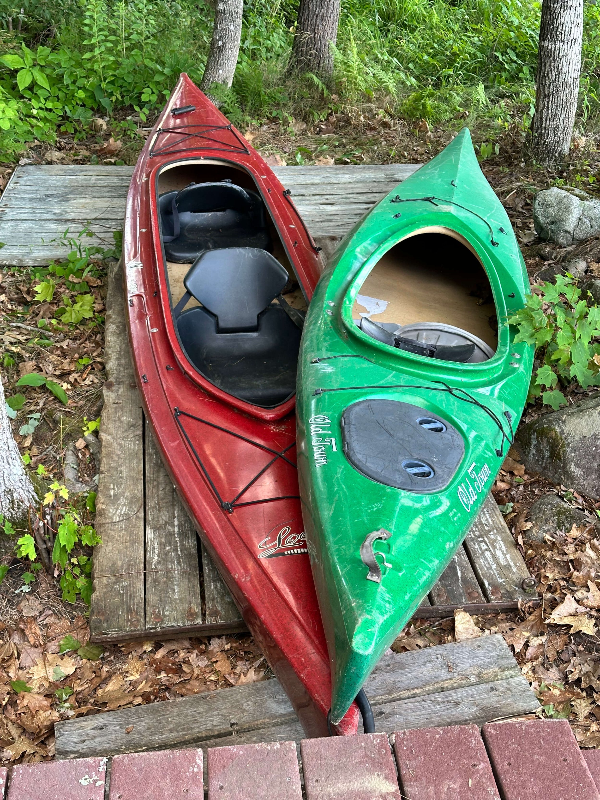 Kayaks available on  the lakefront at La Posa Estate