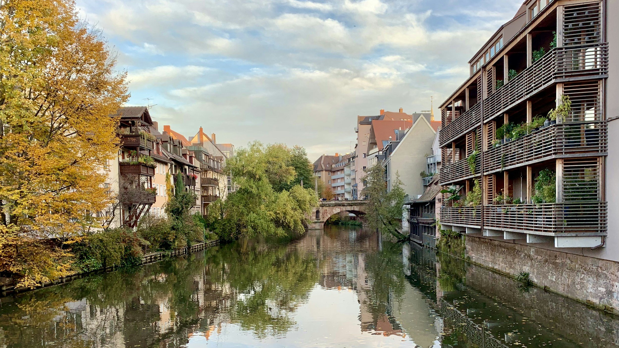 Tür zu in der Südstadt? LuxBytes ist in 10-15 Min. in Galgenhof & Steinbühl. 24/7 Notdienst, faire Festpreise & Profi-Autoschlüssel-Service.