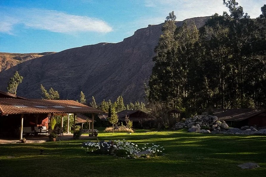 hotel+urubamba+outside+-2.jpg