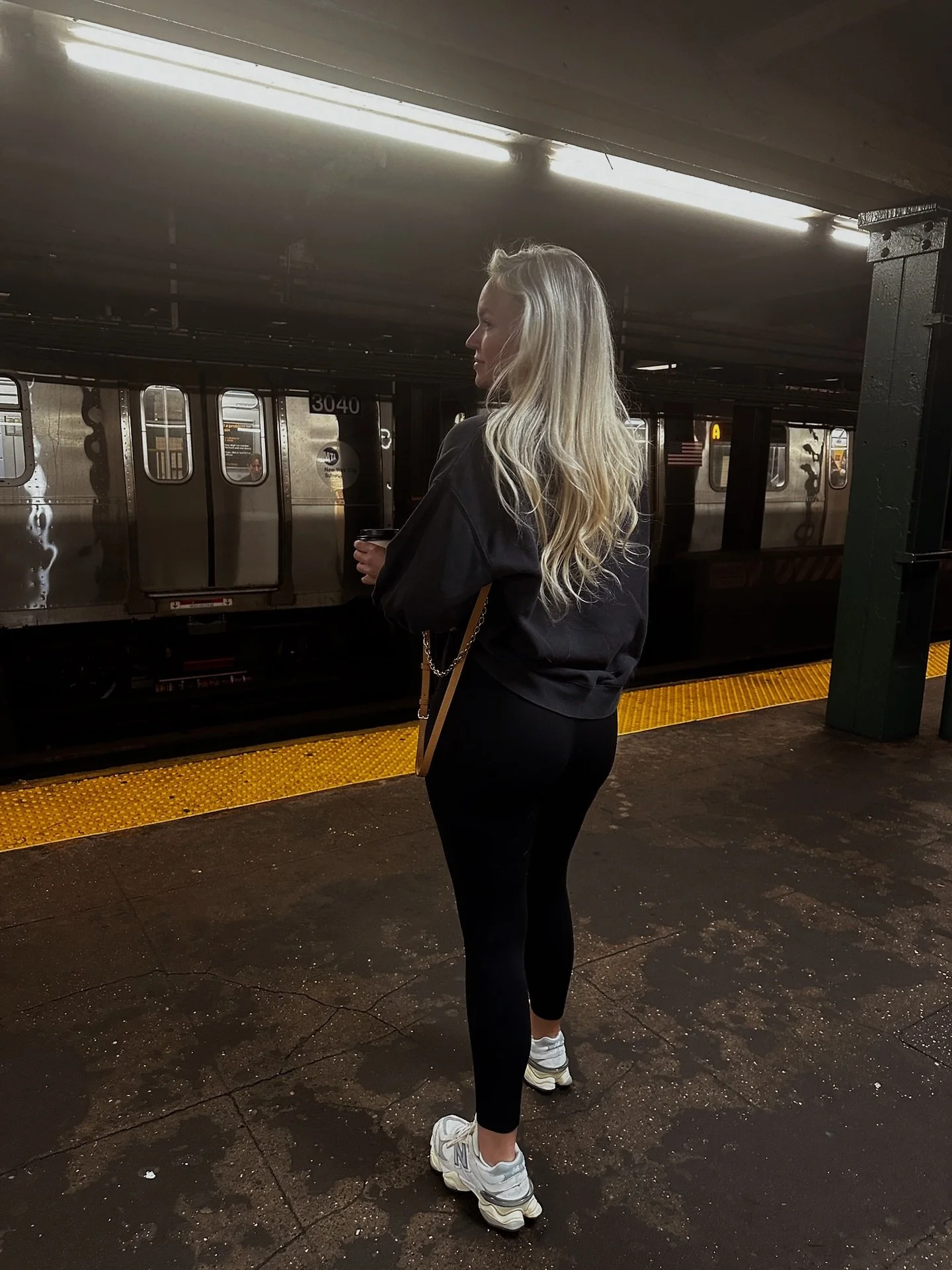 36 hours in nyc 🍕🥂☕️🍂🤎

Save for your next trip ~ 

Dinner at @lamercerieny 
Coffee &amp; pastries at @lappartement4f 
Walking the Brooklyn Bridge
Lunch at @katzsdeli 
Sleeping at @11_howard 
Pizza at @rubirosa_nyc 

#nyc #travel #nyceats #nycfoo