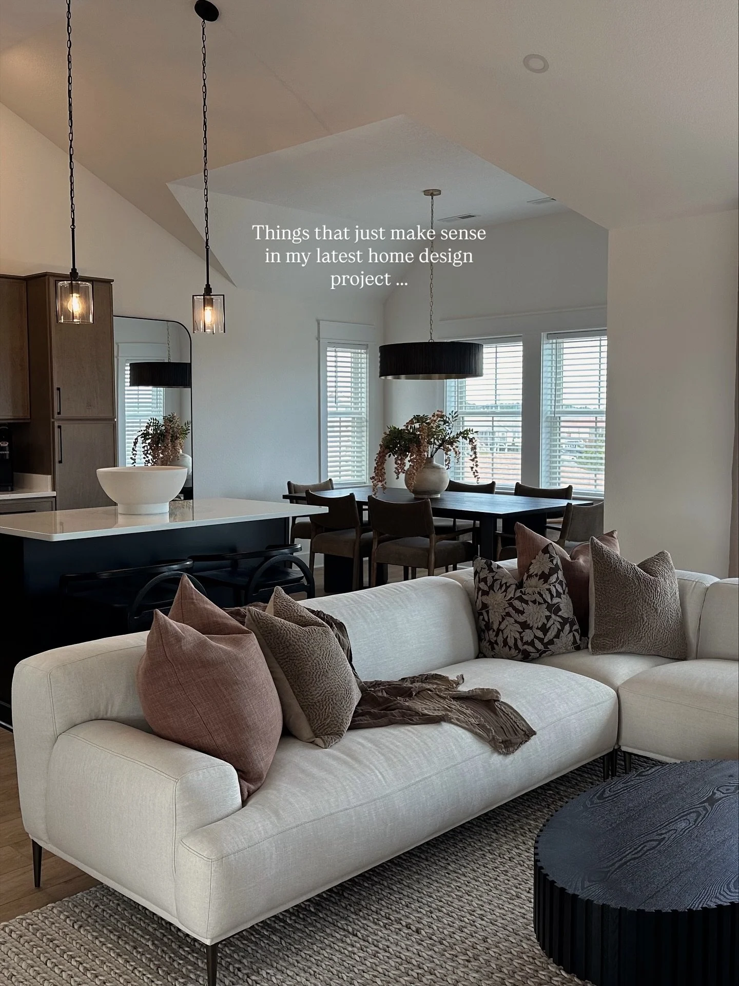 Things that just make sense in my newest design project &hellip; 💭😉 This is definitely one of my favorites, I&rsquo;m obsessed with how it turned out.

Now accepting bookings at TheCedarHouseCollective.com ~ Link in bio

#homedecor #interiordesigne