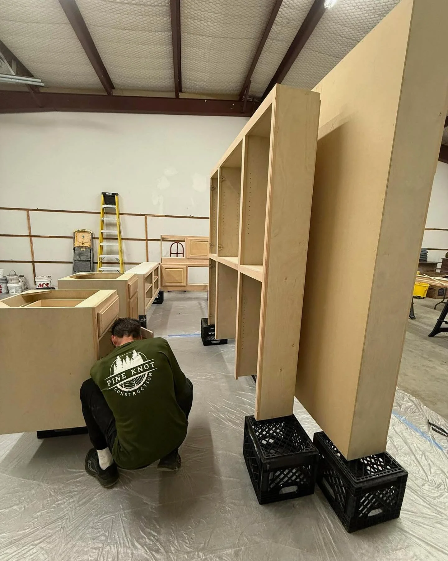 Pine Knot Construction & Handyman Services is your trusted partner for everything from full-scale remodels to everyday home repairs. Whether it’s fixing that leaky faucet, patching drywall, installing custom features, or tackling your entir