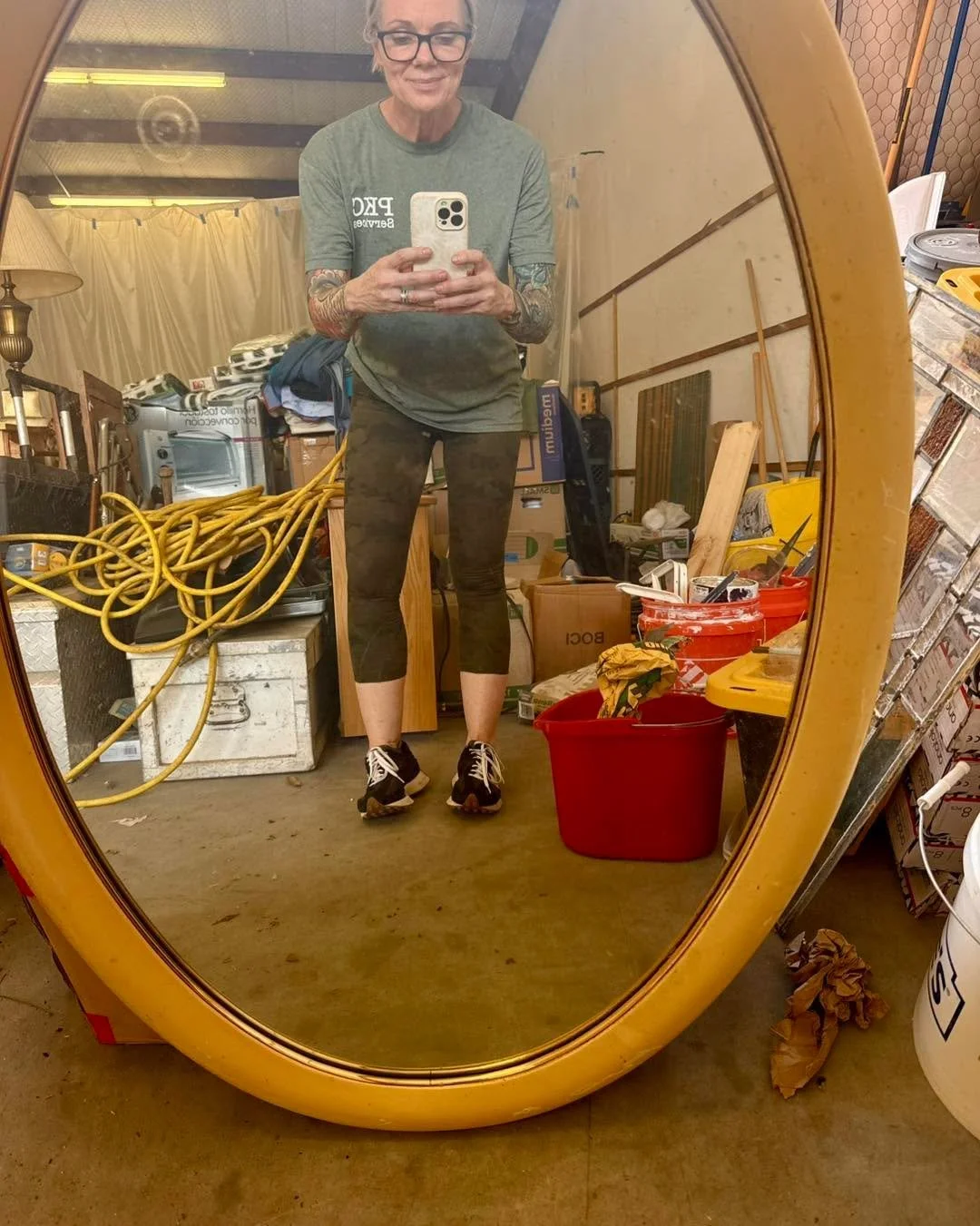 ✨ This mirror once reflected years of memories in someone’s home, and now it gets to do it all over again with a new family. I rescued this beautiful piece during an estate cleanout, and soon it’ll be cleaned up, rehomed, and ready to ref