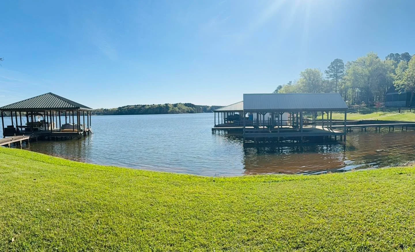 When we remodel in a setting like this, it&rsquo;s not about trends or timelines&hellip; it&rsquo;s about honoring the view, the stillness, the life that happens between the moments. We&rsquo;re not just building a space&mdash;we&rsquo;re shaping a s