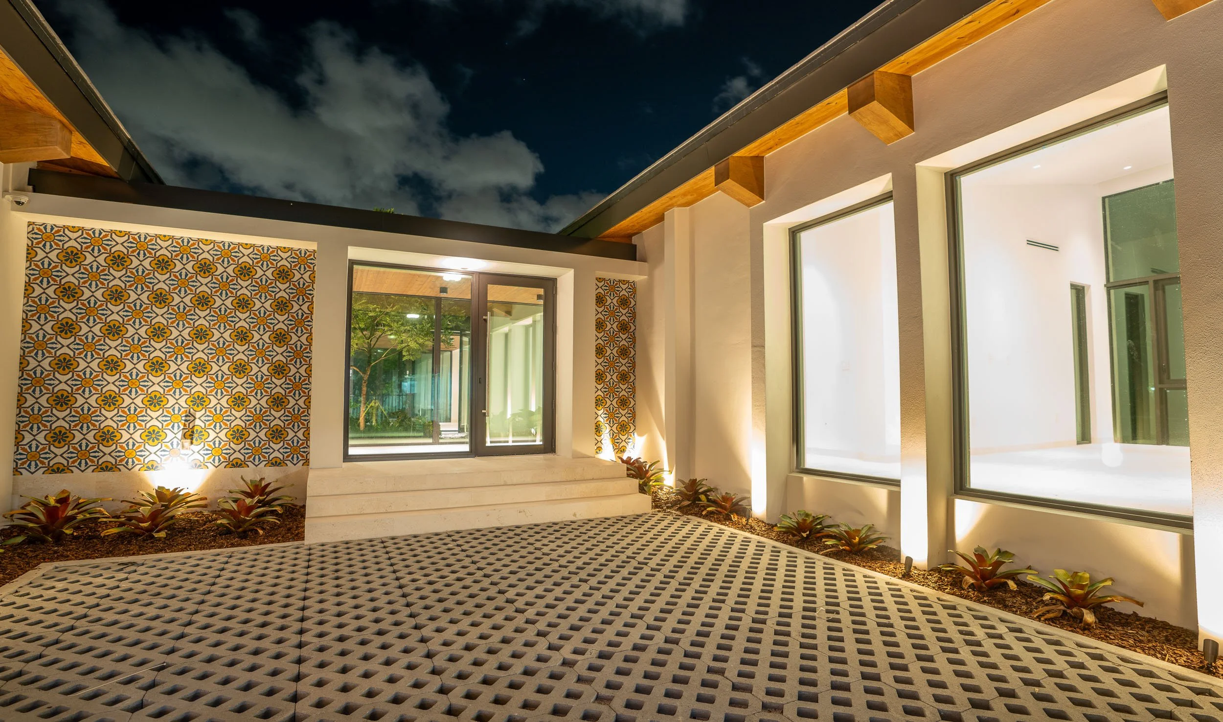 Side Entrance_San Vicente-037.jpg