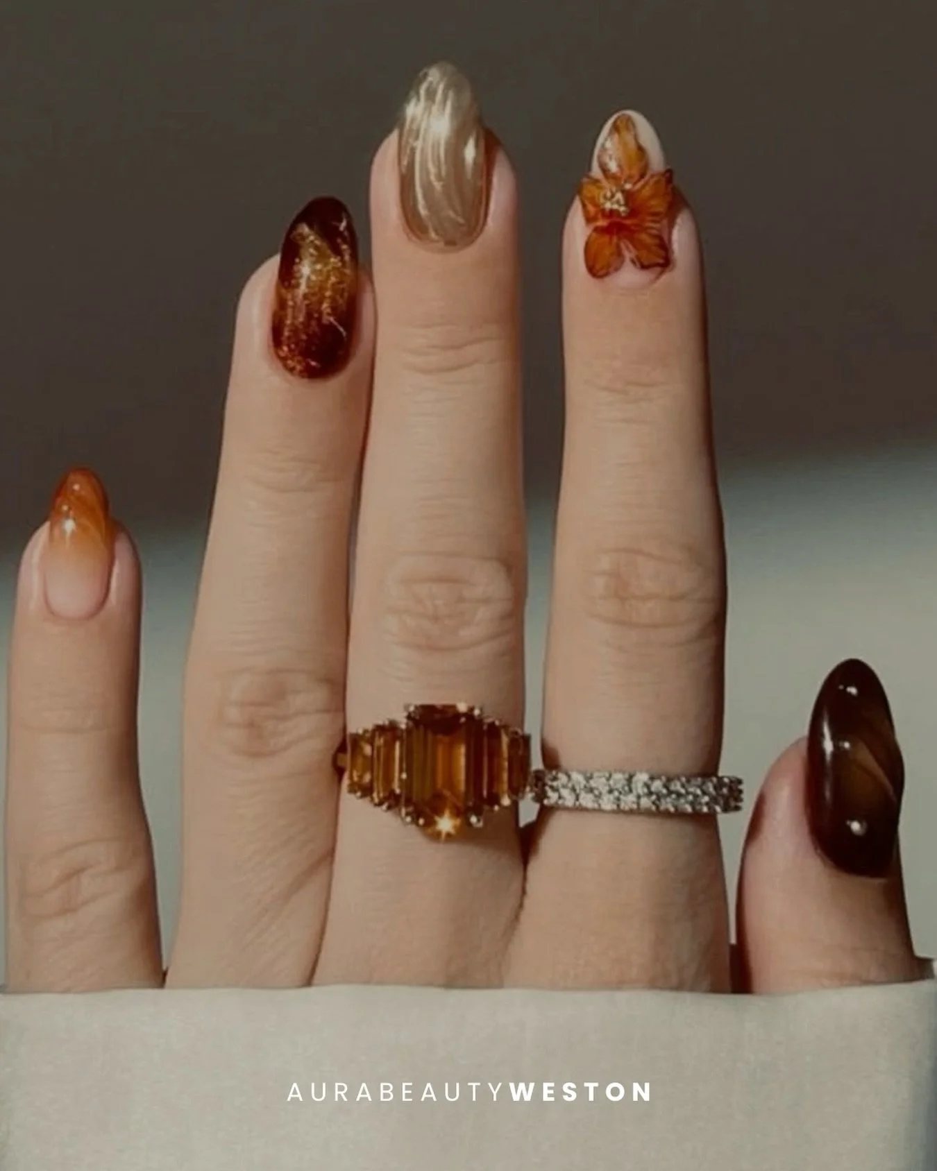 Golden hour, but make it nails ✨ 

Rich, warm tones and statement details that feel luxurious without trying. 

Book your next set and wear your glow, link in bio 🤎