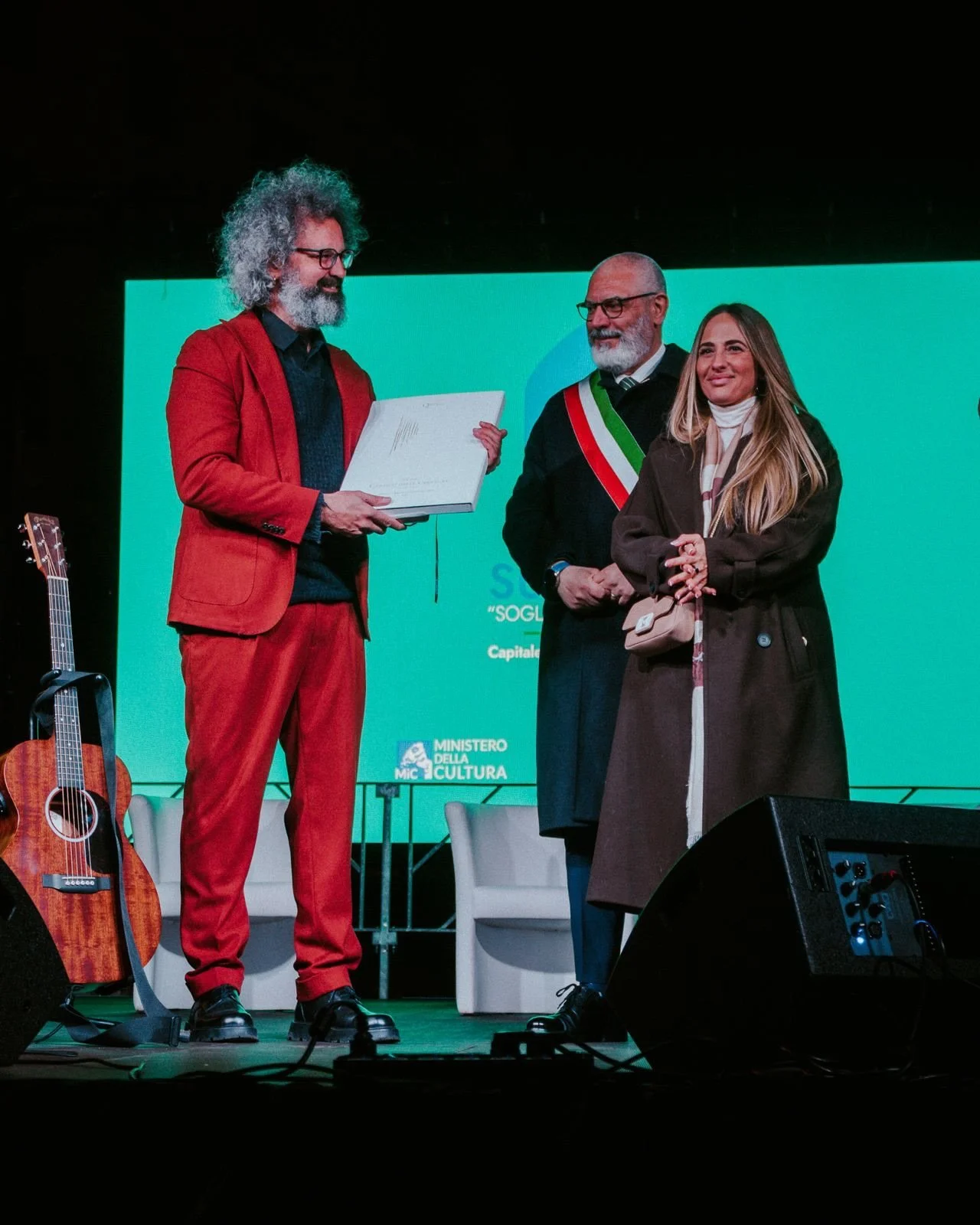 𝐒𝐮𝐛𝐢𝐚𝐜𝐨, 𝐜𝐮𝐬𝐭𝐨𝐝𝐞 𝐝𝐢 𝐩𝐚𝐫𝐨𝐥𝐞 𝐜𝐡𝐞 𝐧𝐨𝐧 𝐟𝐢𝐧𝐢𝐬𝐜𝐨𝐧𝐨

&hearts;️ Nel cuore della Citt&agrave;, Piazza della Resistenza, sabato 28 marzo 2026, Subiaco ha pronunciato il suo arrivederci a un anno che non si chiude, ma si tra