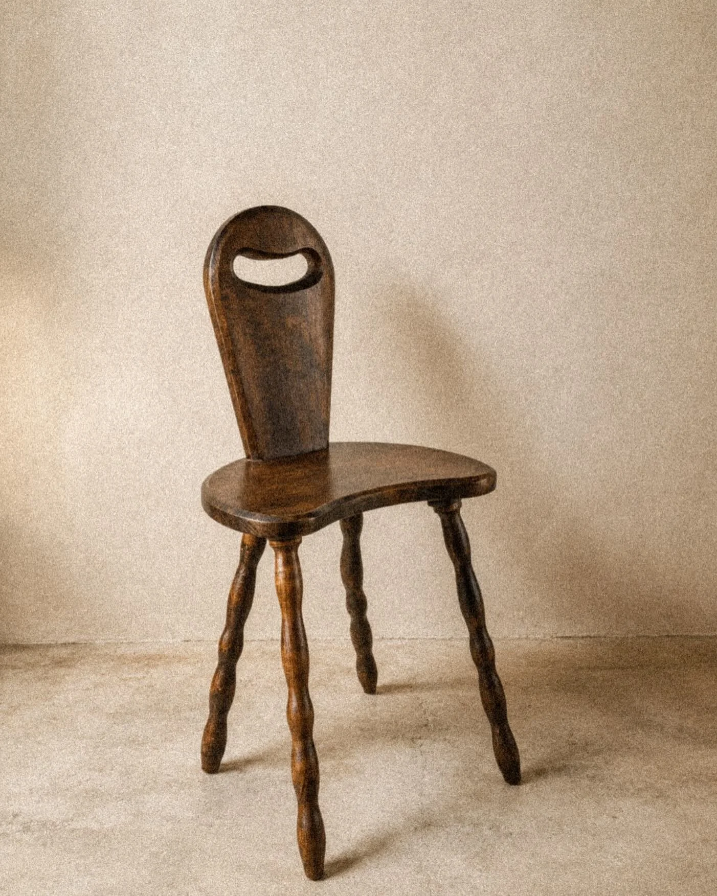 SILLA VINTAGE &mdash; DISPONIBLE 
▪️Pieza &uacute;nica 
▪️Ref. 001 

DM para informaci&oacute;n.