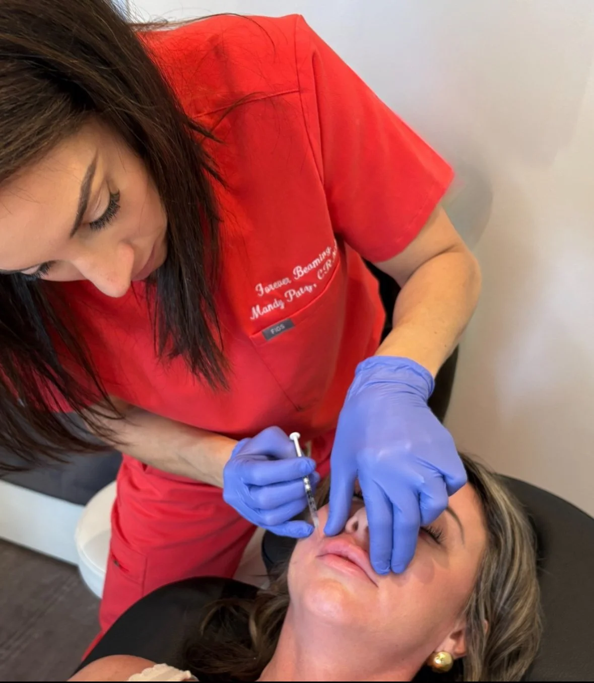 Mandy Patz-Beam administering botox lip filler to a client in Phoenix, AZ.