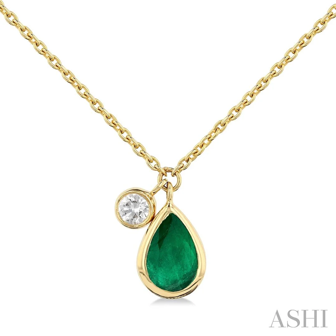 Emerald diamond pendant necklace