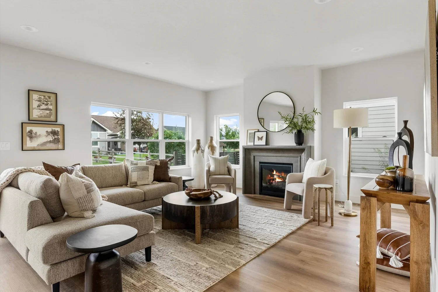 family-room-design-by-hoyt-homes.webp