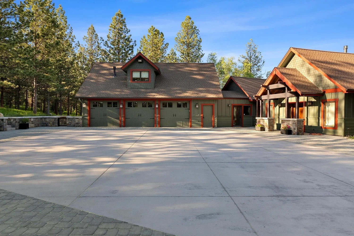 three-garage-door-custom-home-build-missoula.webp