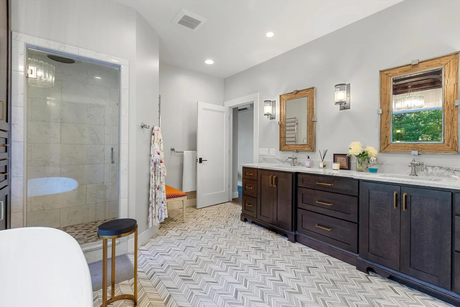 spacious-elevated-bathroom-montana.webp