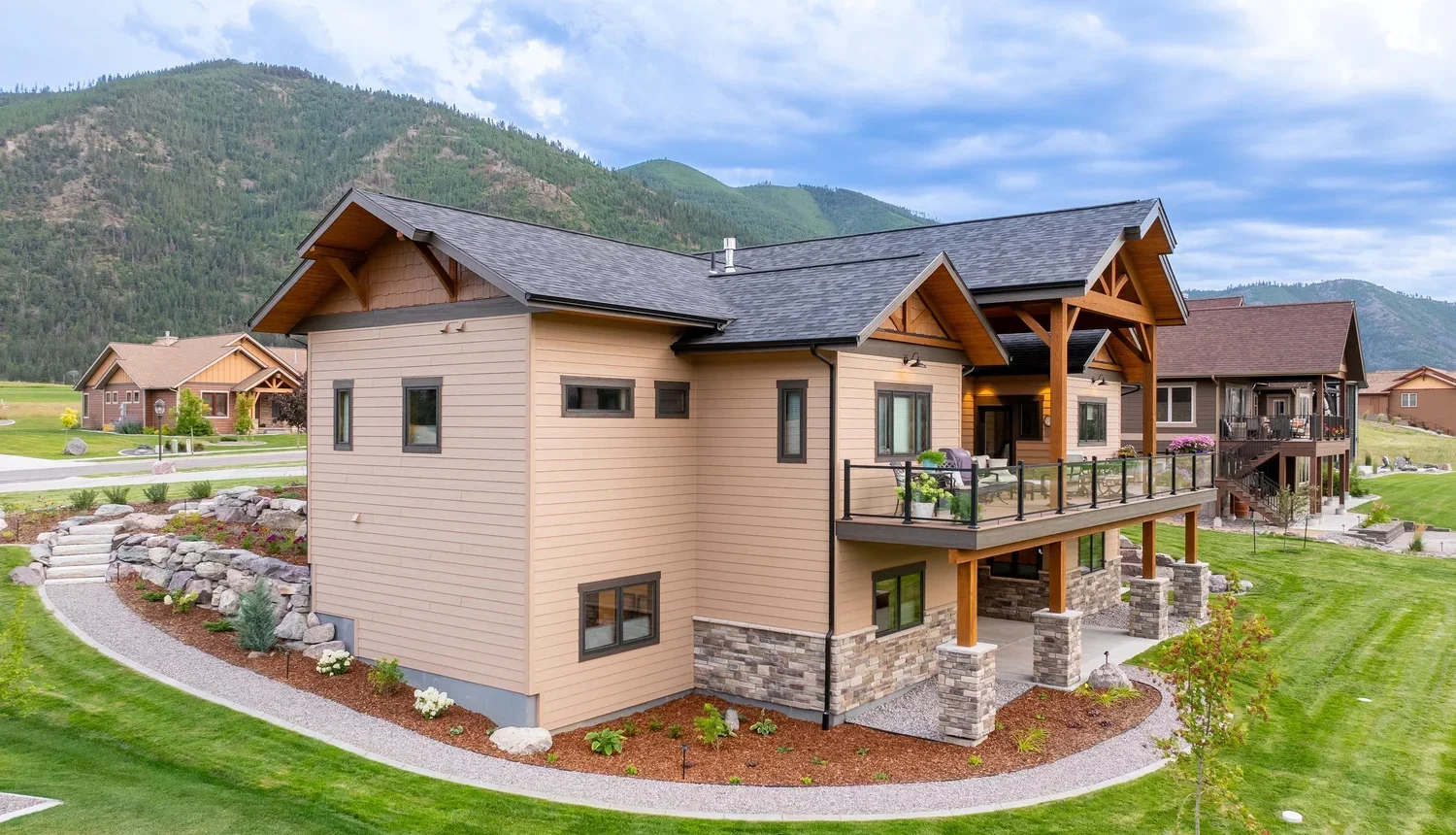 side-view-custom-residential-construction-missoula-mountains-montana.webp
