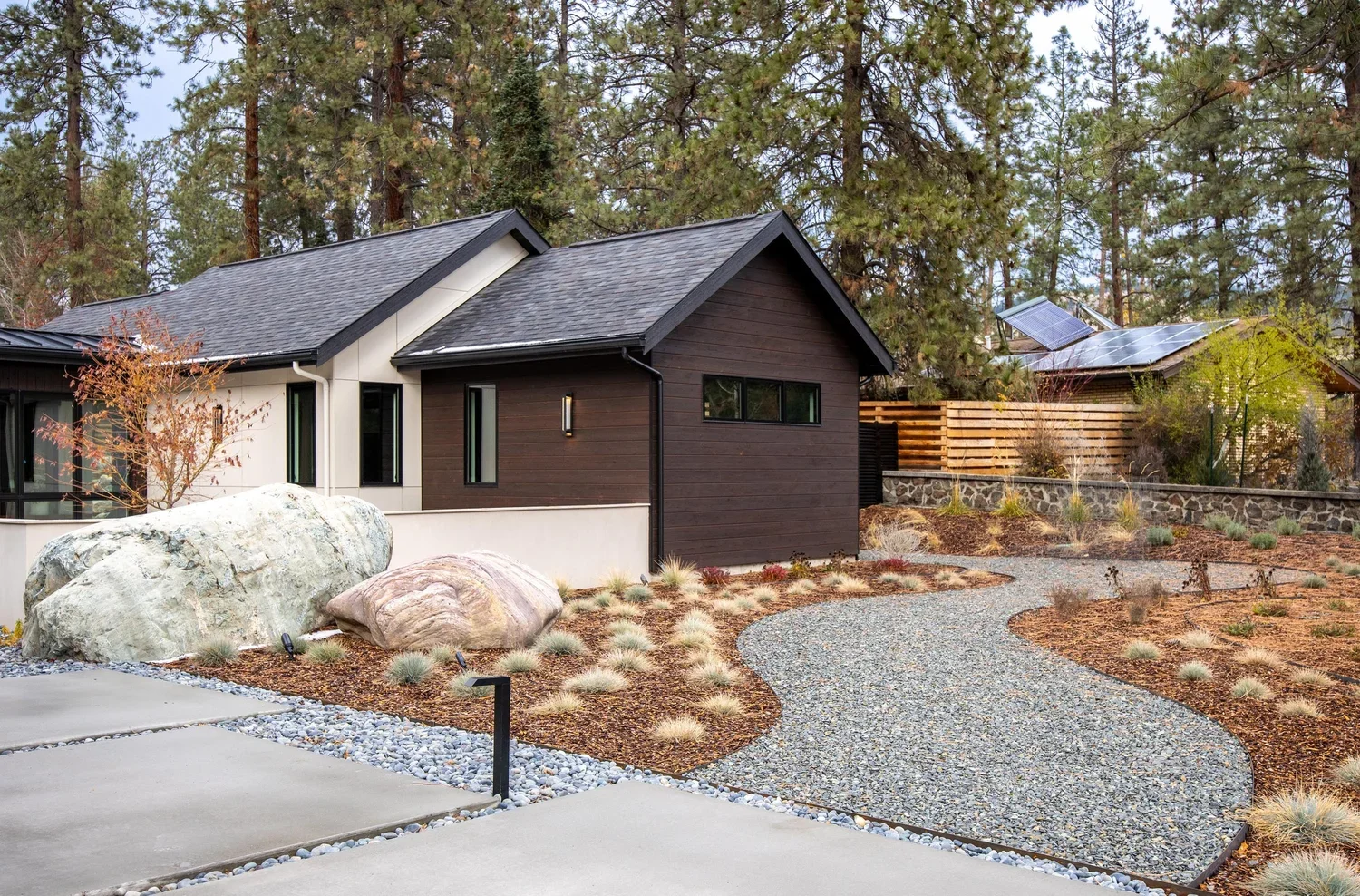 beautiful-driveway-gravel-walk-up.webp