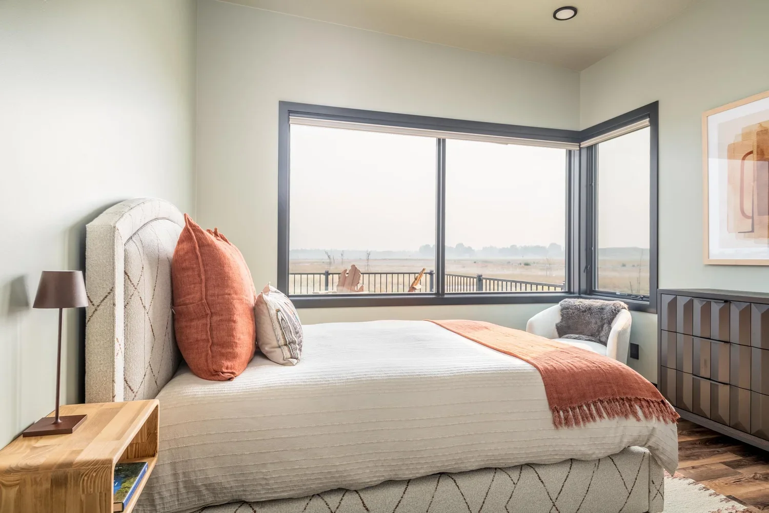 charming-bedroom-with-expansive-views.webp